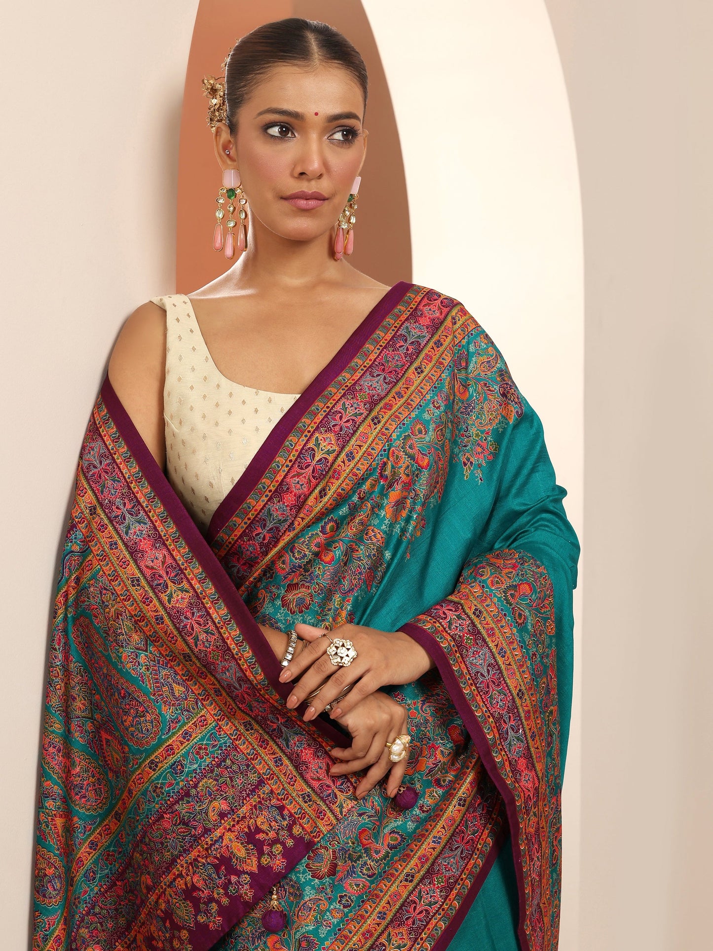 Teal Printed Silk Blend Saree With Unstitched Blouse Piece