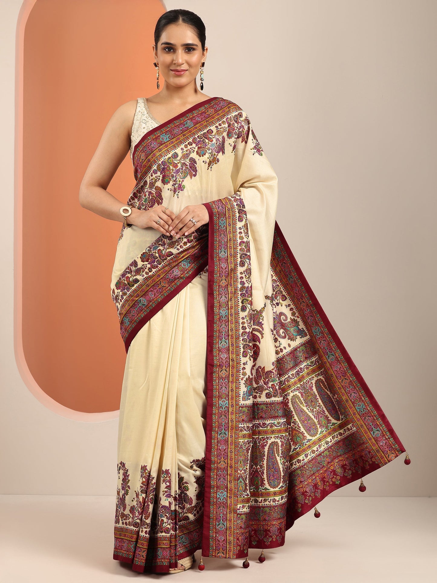 Cream Printed Silk Blend Saree With Unstitched Blouse Piece