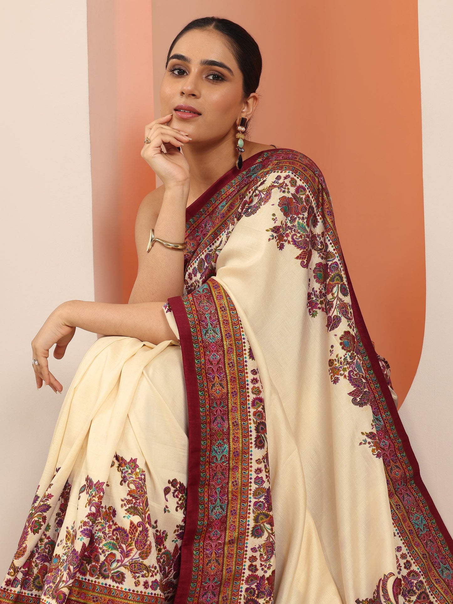 Cream Printed Silk Blend Saree With Unstitched Blouse Piece