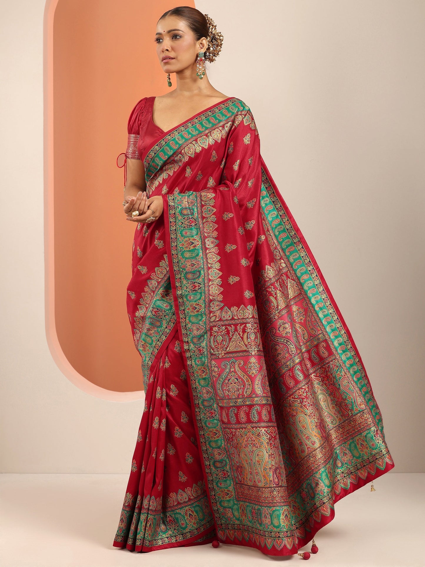 Red Printed Silk Blend Saree With Unstitched Blouse Piece