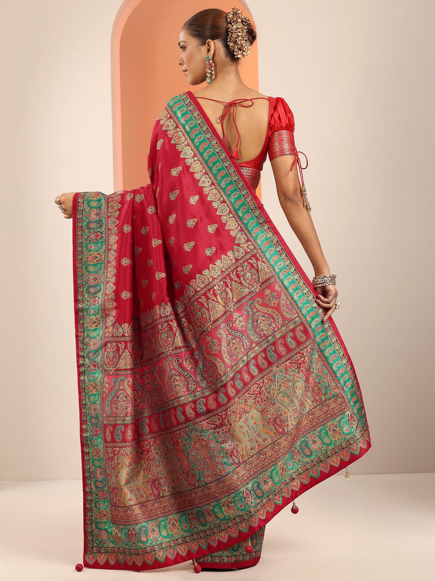 Red Printed Silk Blend Saree With Unstitched Blouse Piece