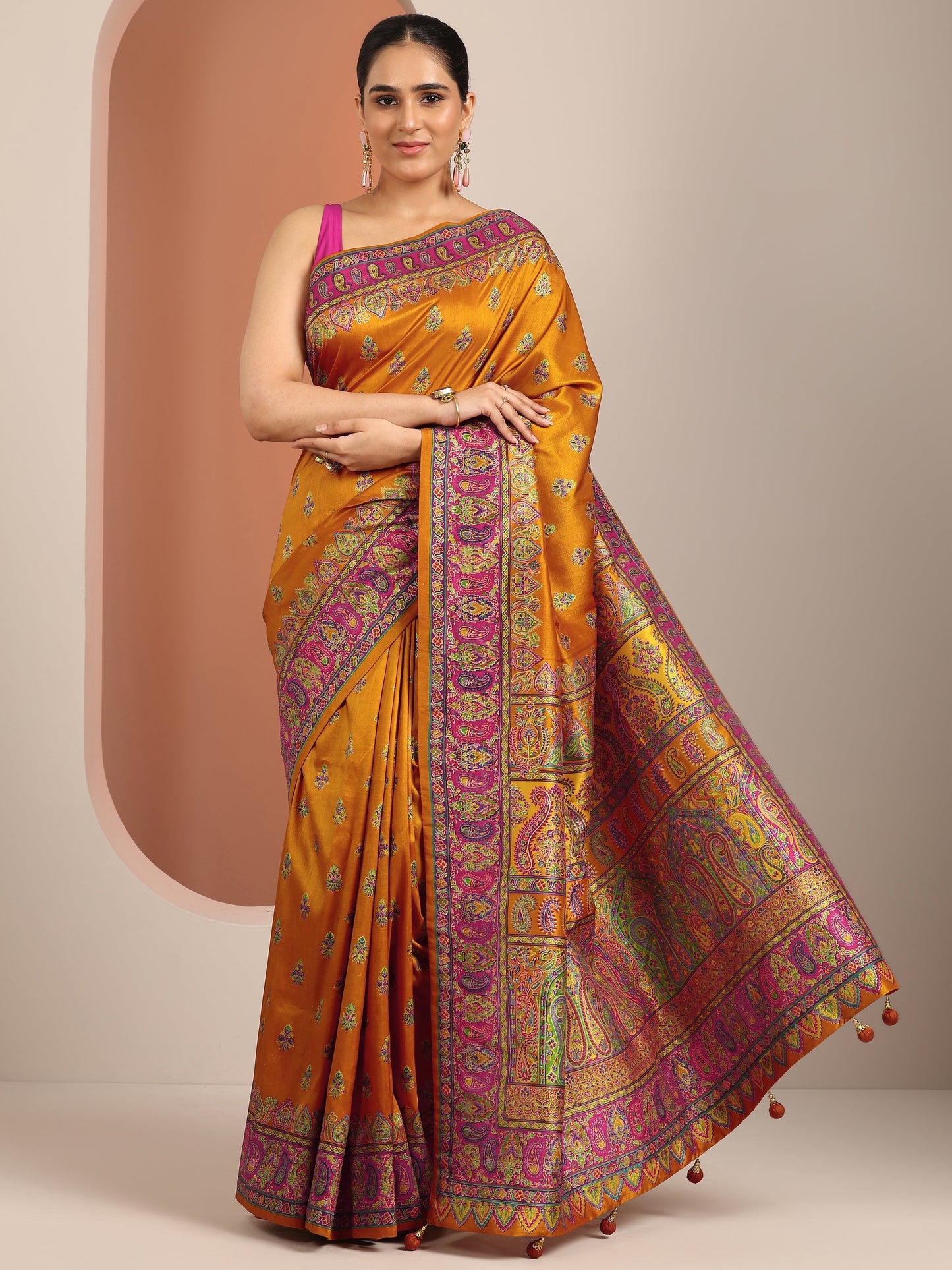 Mustard Printed Silk Blend Saree With Unstitched Blouse Piece