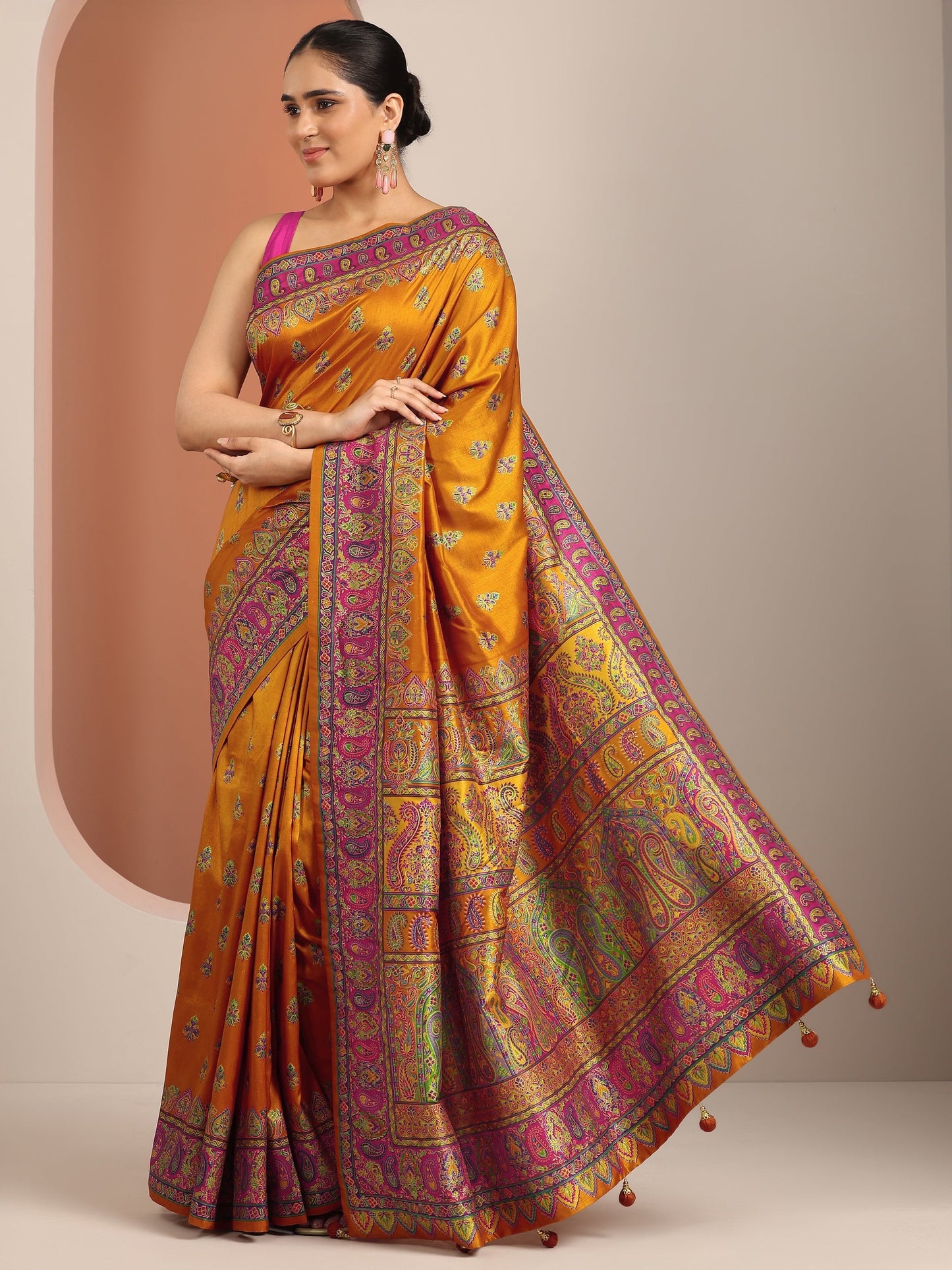 Mustard Printed Silk Blend Saree With Unstitched Blouse Piece