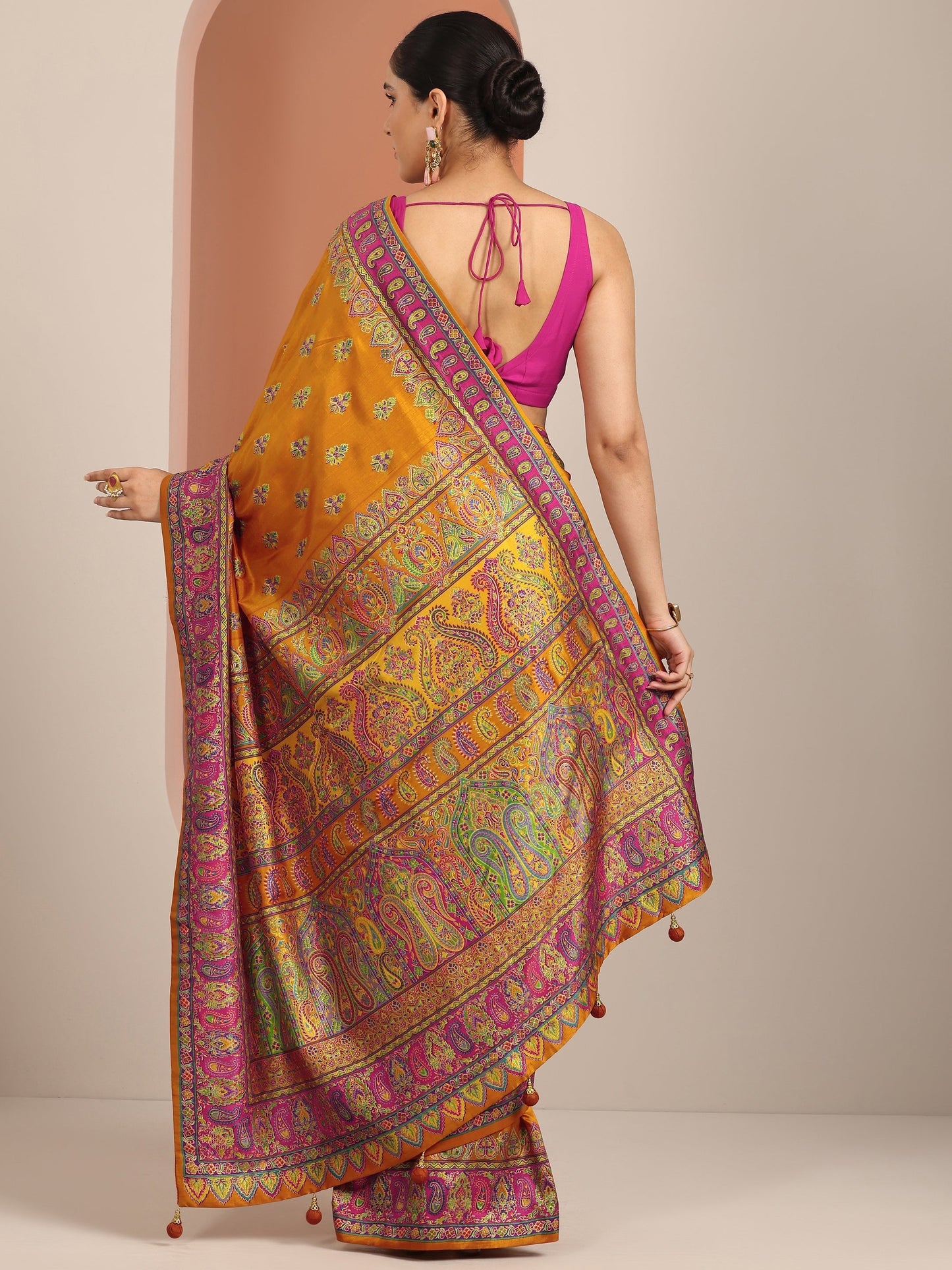 Mustard Printed Silk Blend Saree With Unstitched Blouse Piece
