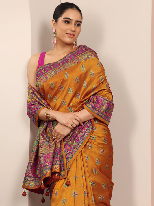 Mustard Printed Silk Blend Saree With Unstitched Blouse Piece