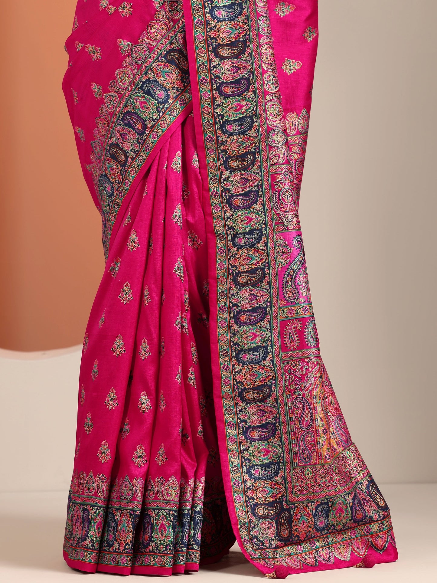 Pink Printed Silk Blend Saree With Unstitched Blouse Piece