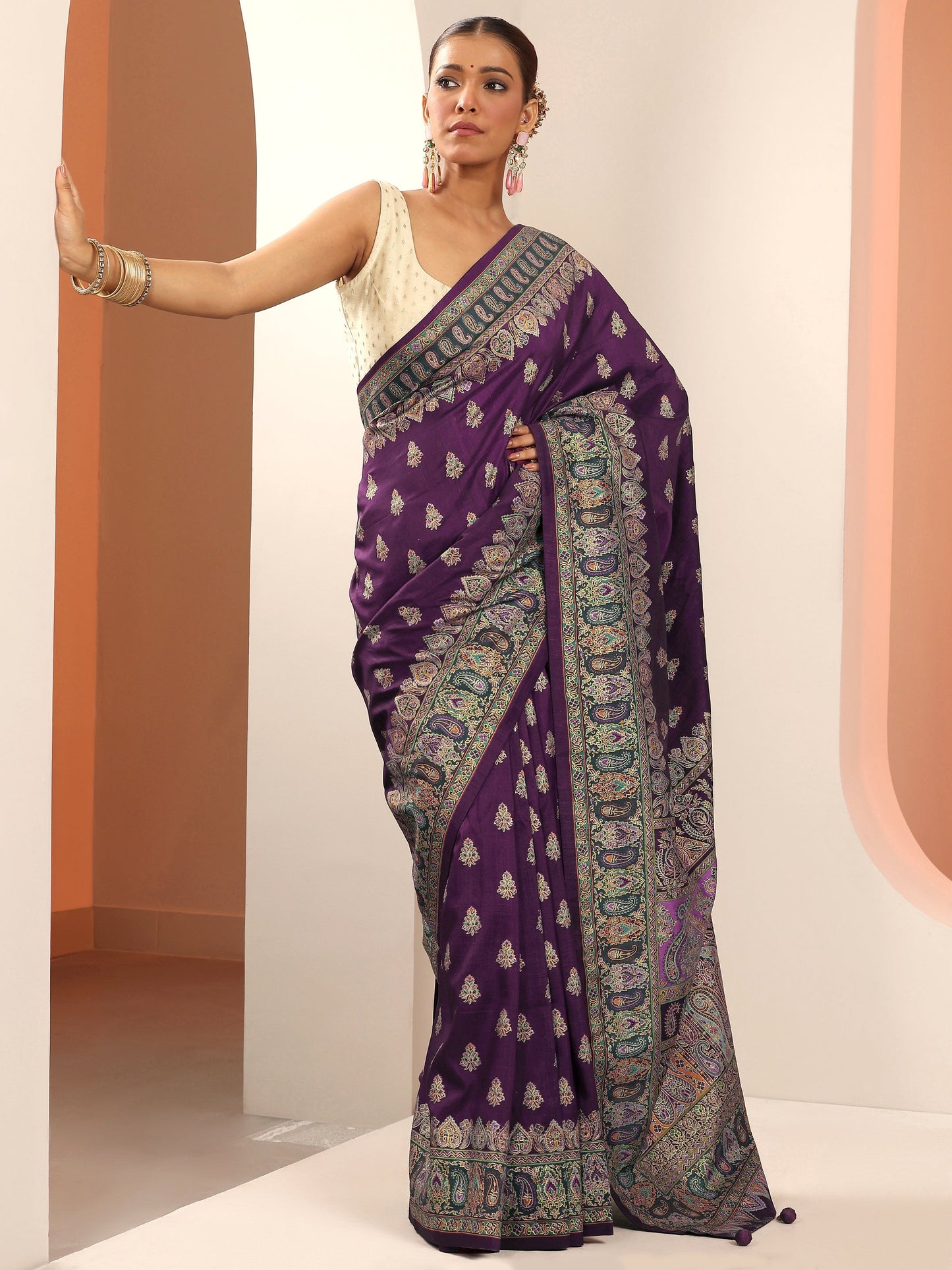 Purple Printed Silk Blend Saree With Unstitched Blouse Piece