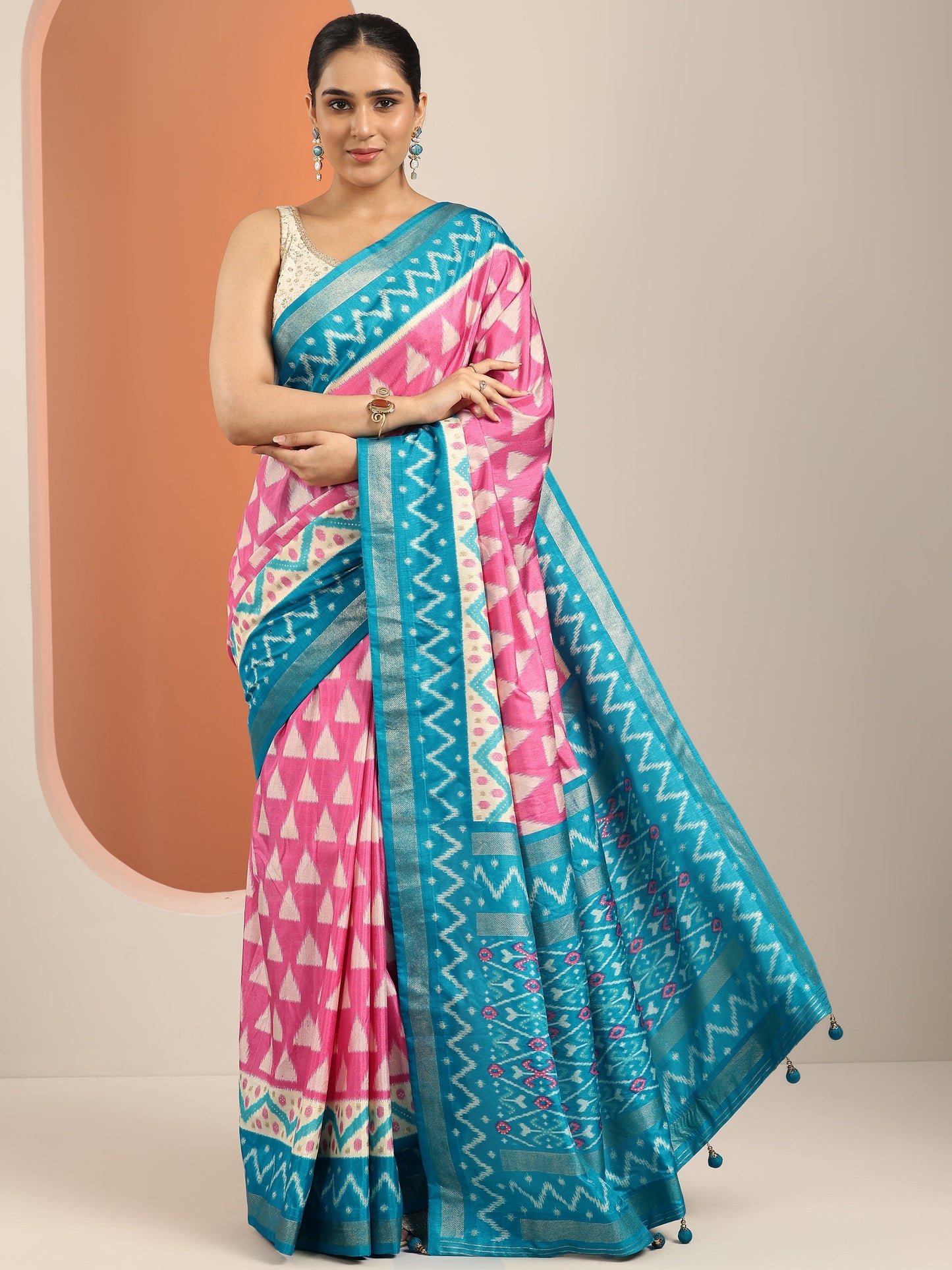 Pink Printed Silk Blend Saree With Unstitched Blouse Piece