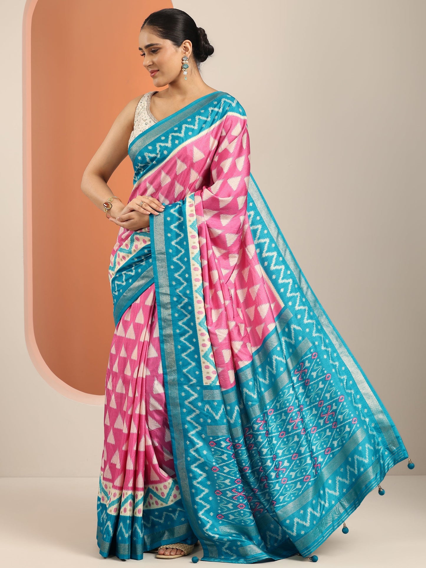 Pink Printed Silk Blend Saree With Unstitched Blouse Piece