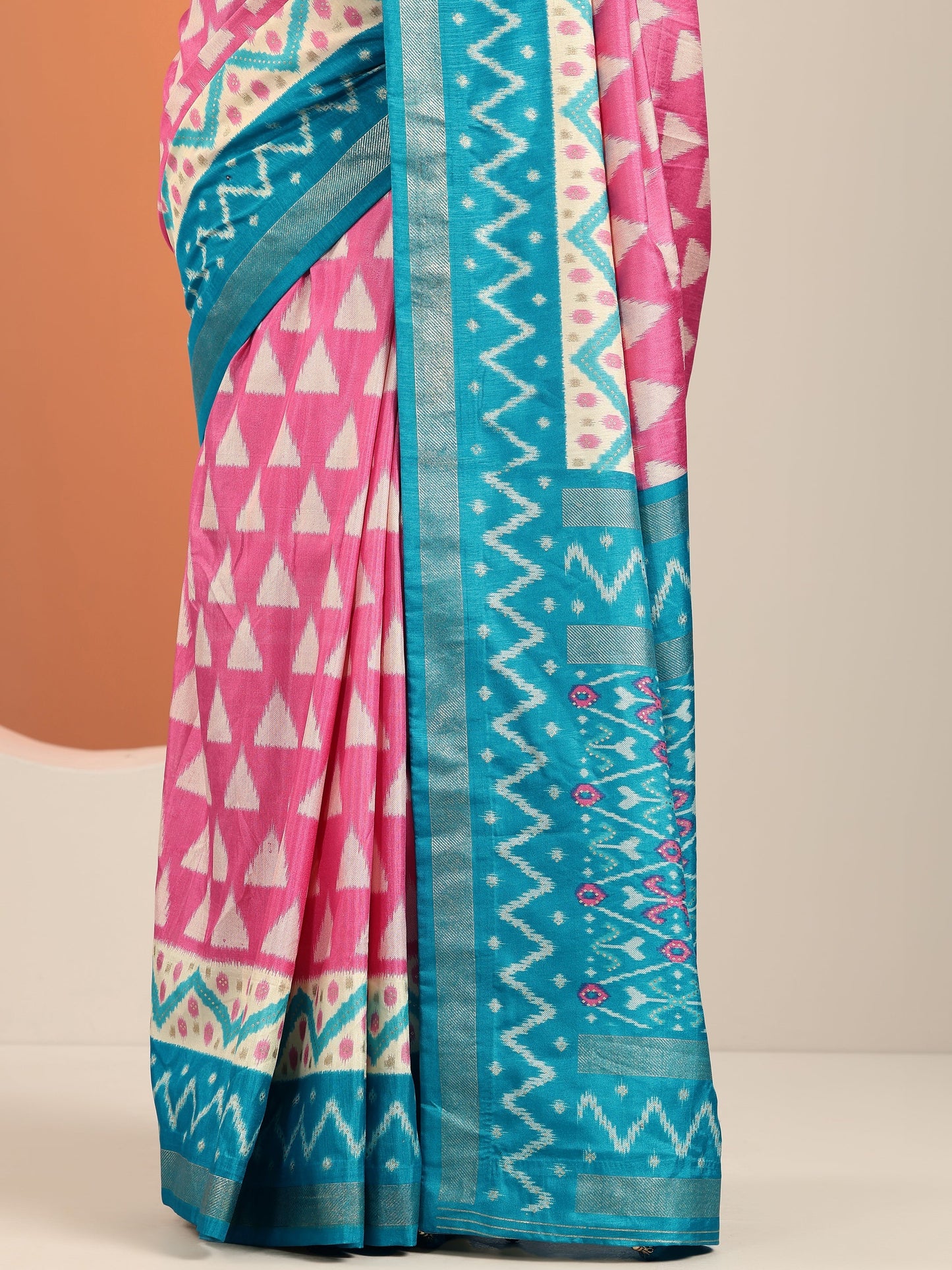 Pink Printed Silk Blend Saree With Unstitched Blouse Piece