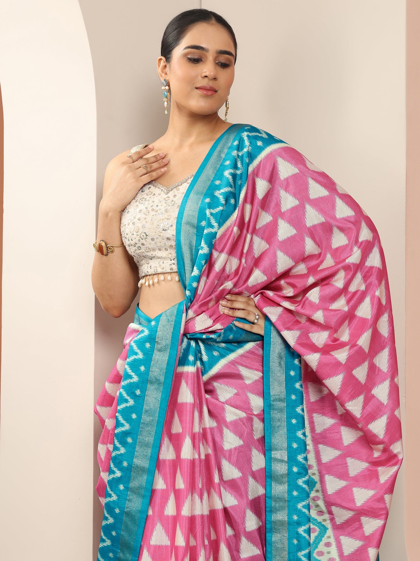 Pink Printed Silk Blend Saree With Unstitched Blouse Piece