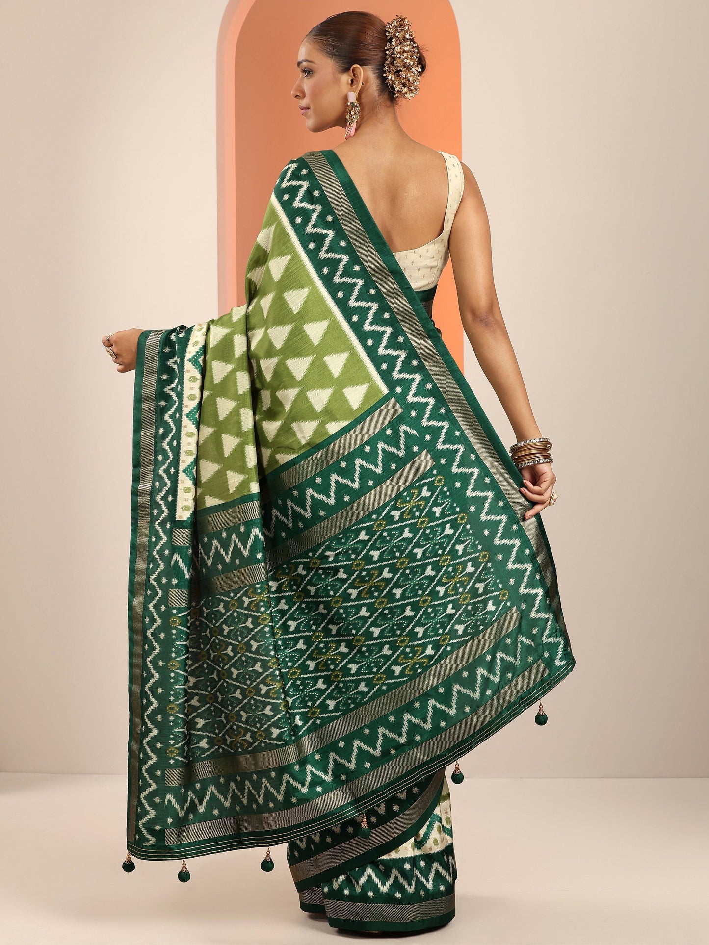 Green Printed Silk Blend Saree With Unstitched Blouse Piece