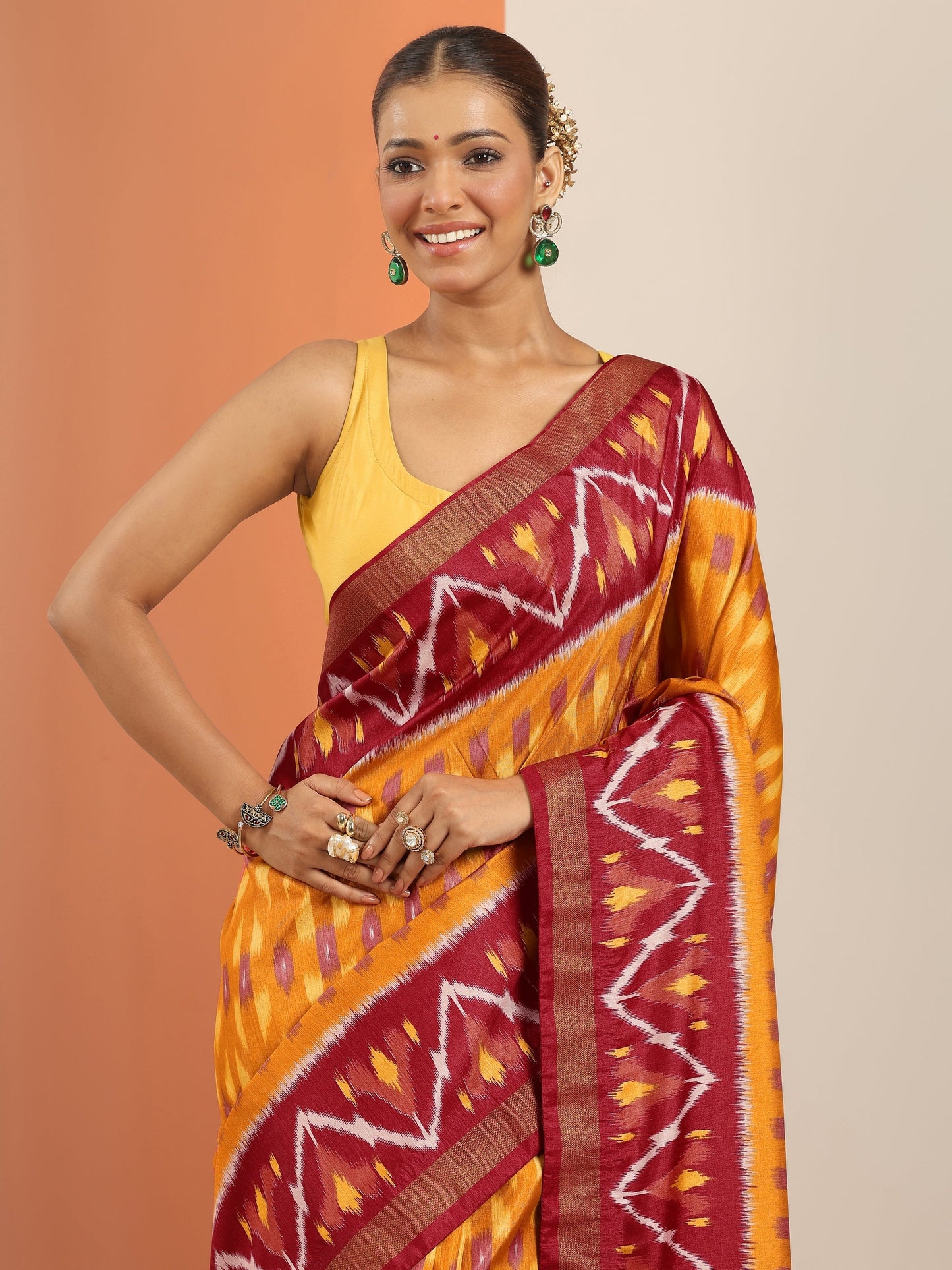 Orange Printed Silk Blend Saree With Unstitched Blouse Piece