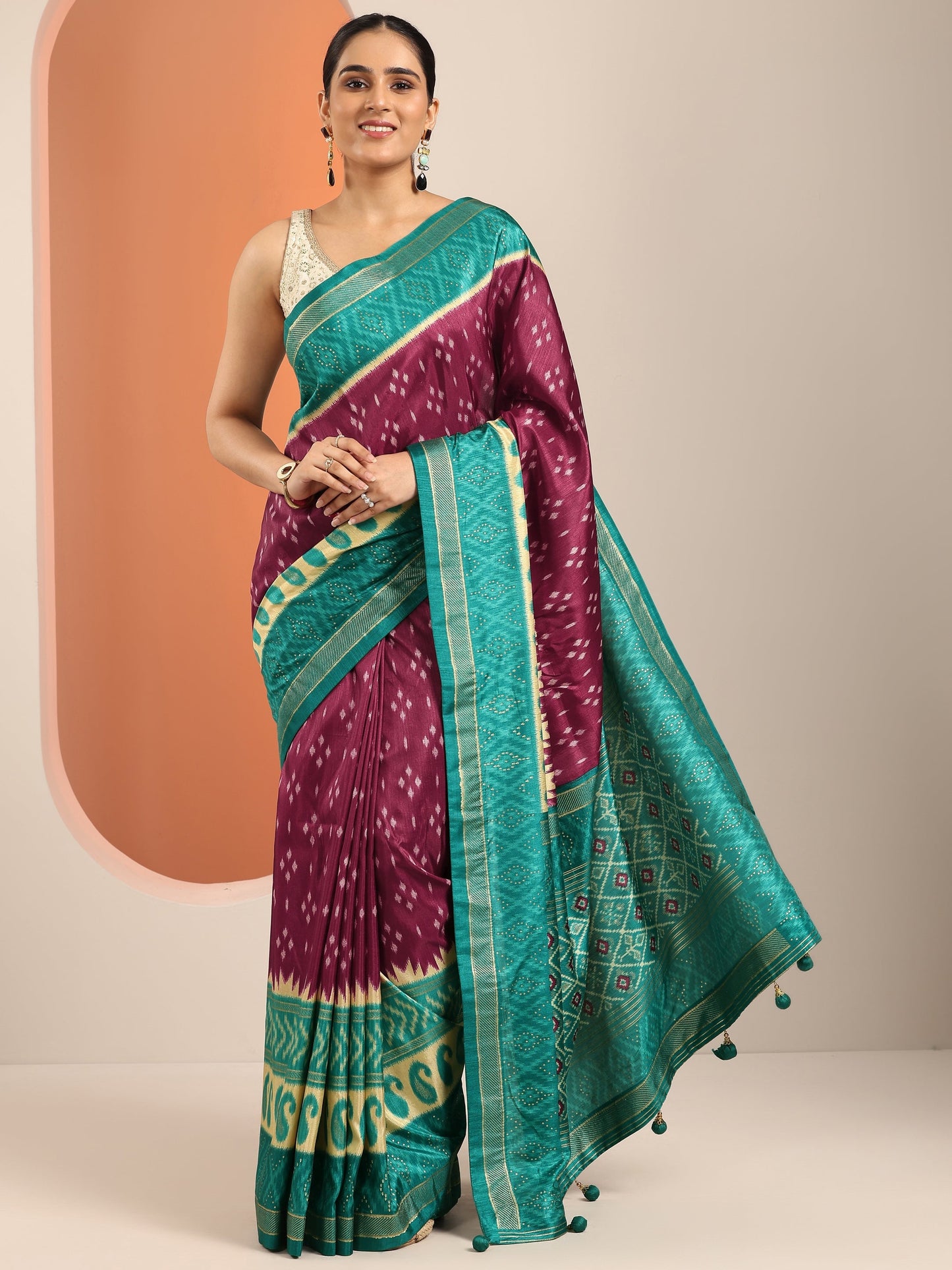 Maroon Printed Silk Blend Saree With Unstitched Blouse Piece