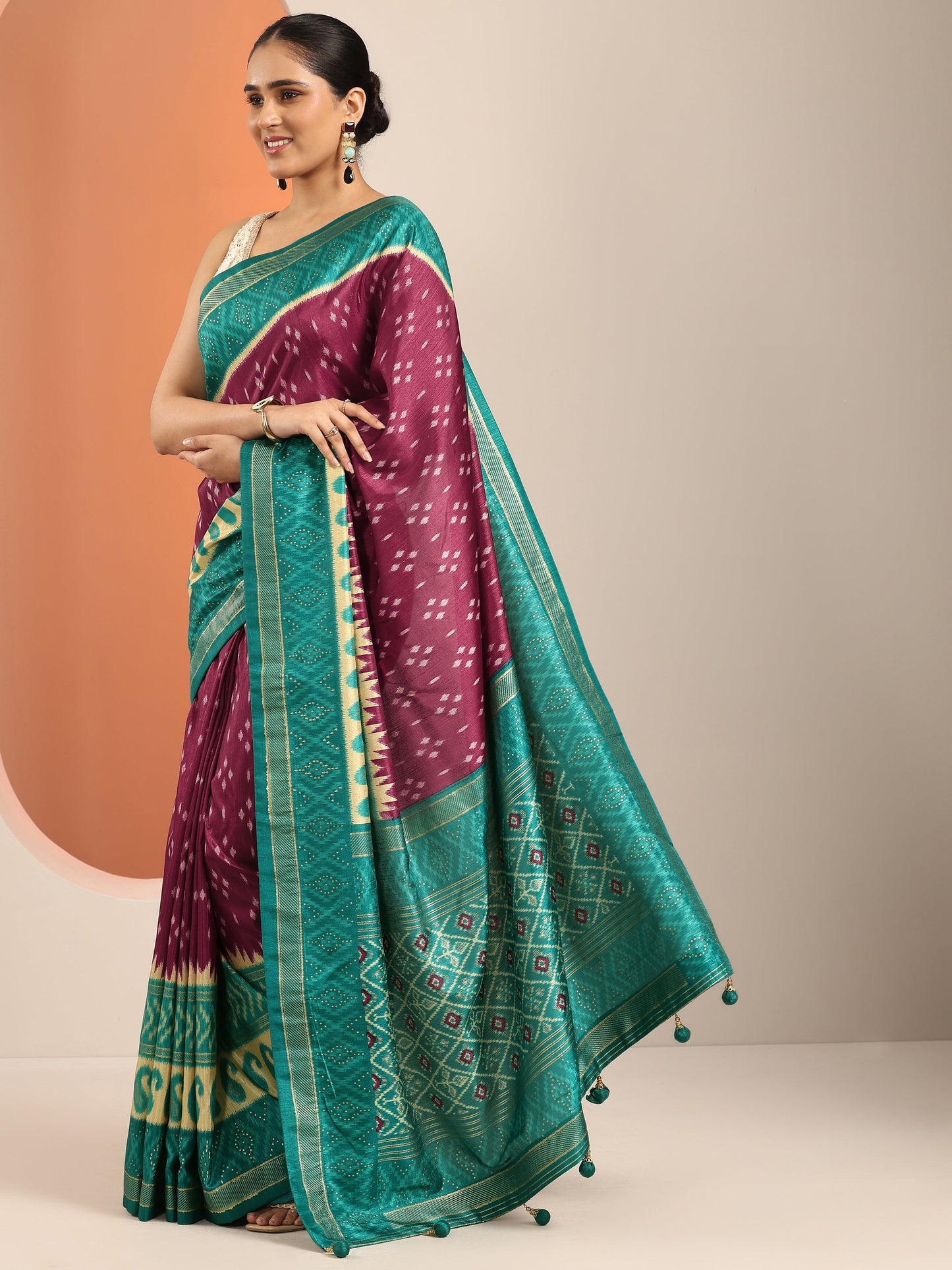Maroon Printed Silk Blend Saree With Unstitched Blouse Piece