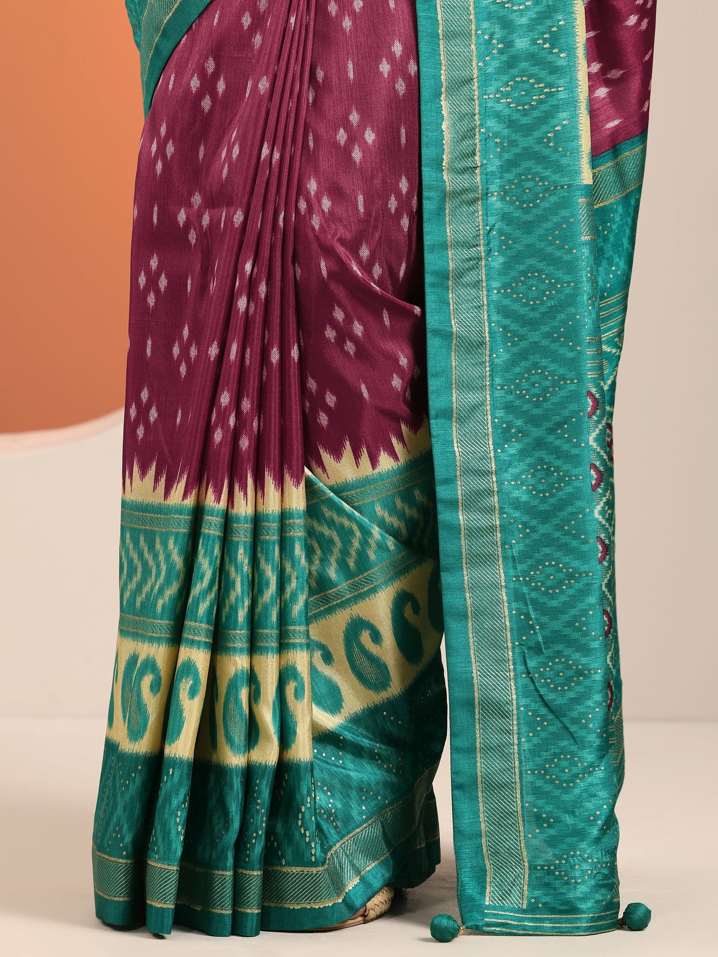 Maroon Printed Silk Blend Saree With Unstitched Blouse Piece