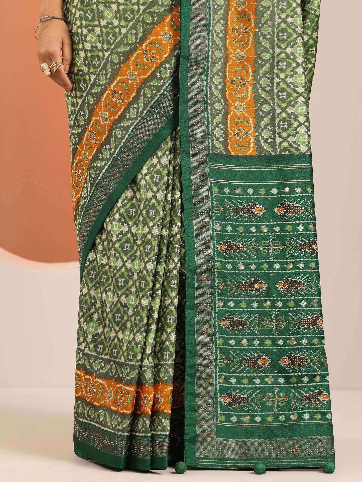 Green  Silk Blend Saree With Unstitched Blouse Piece