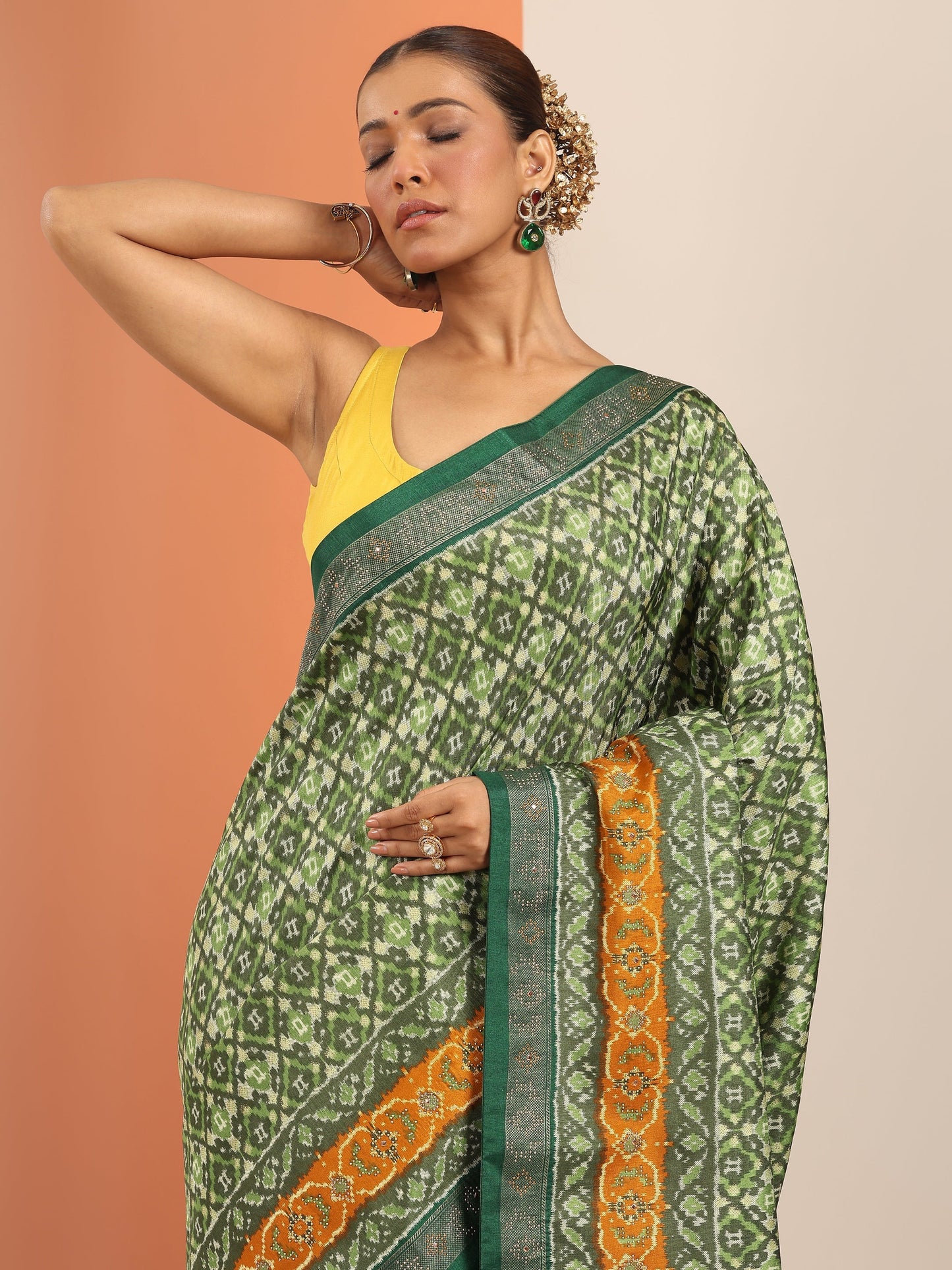 Green  Silk Blend Saree With Unstitched Blouse Piece