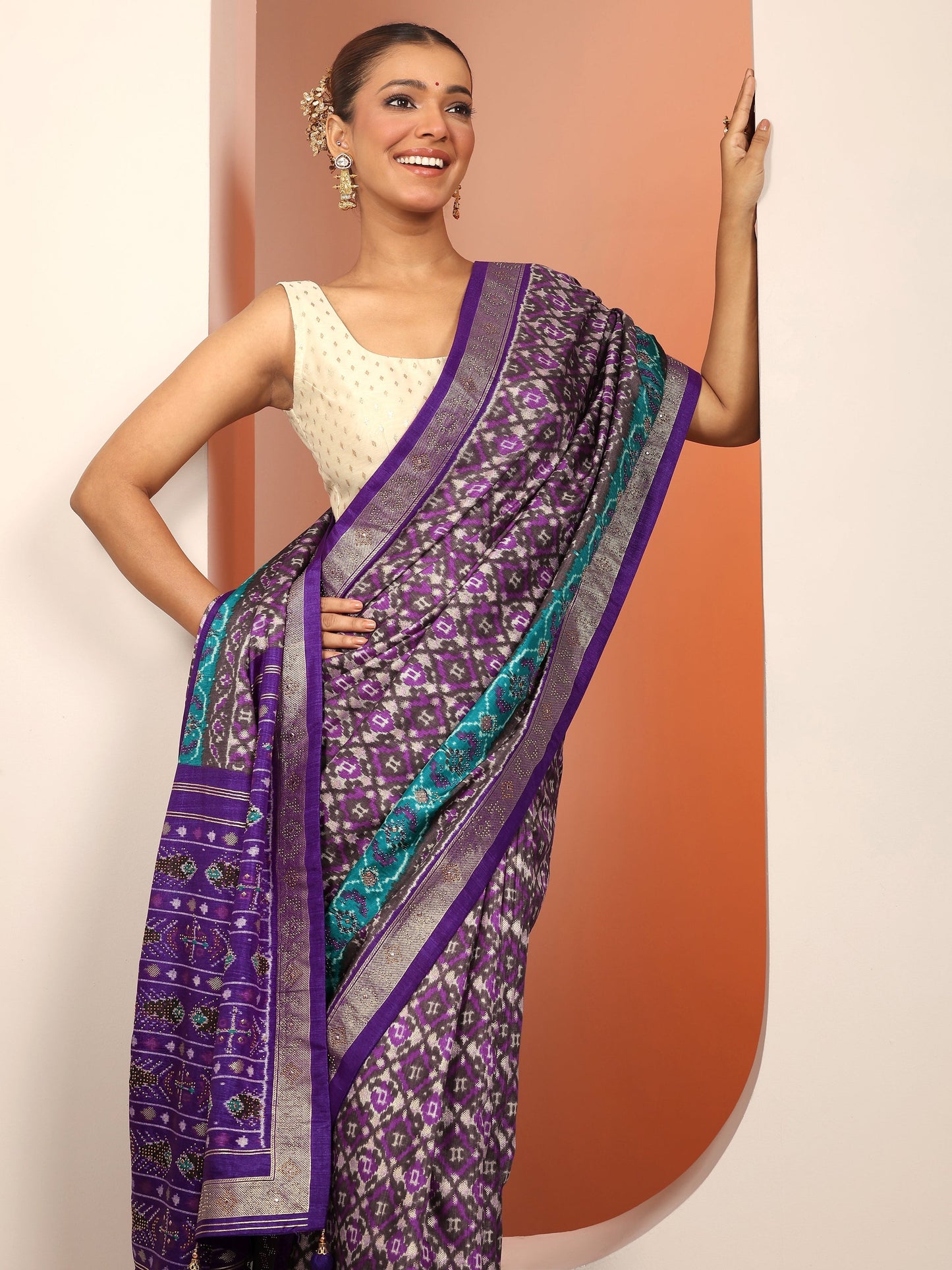 Purple  Silk Blend Saree With Unstitched Blouse Piece