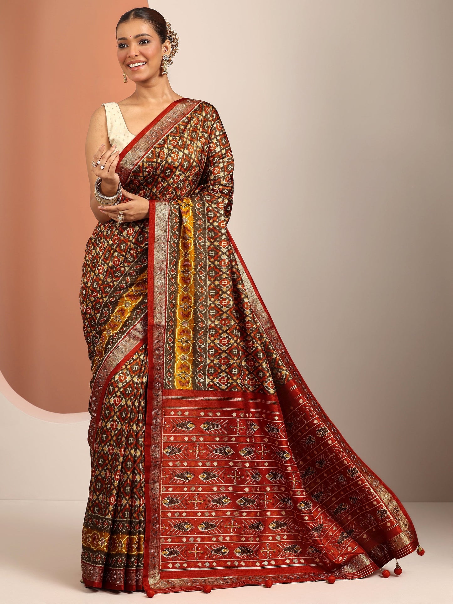 Multi Printed Silk Blend Saree With Unstitched Blouse Piece