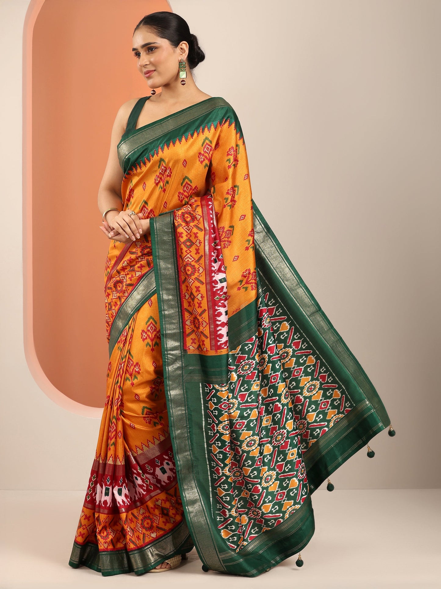 Mustard Kalamkari Printed Silk Blend Saree With Unstitched Blouse Piece