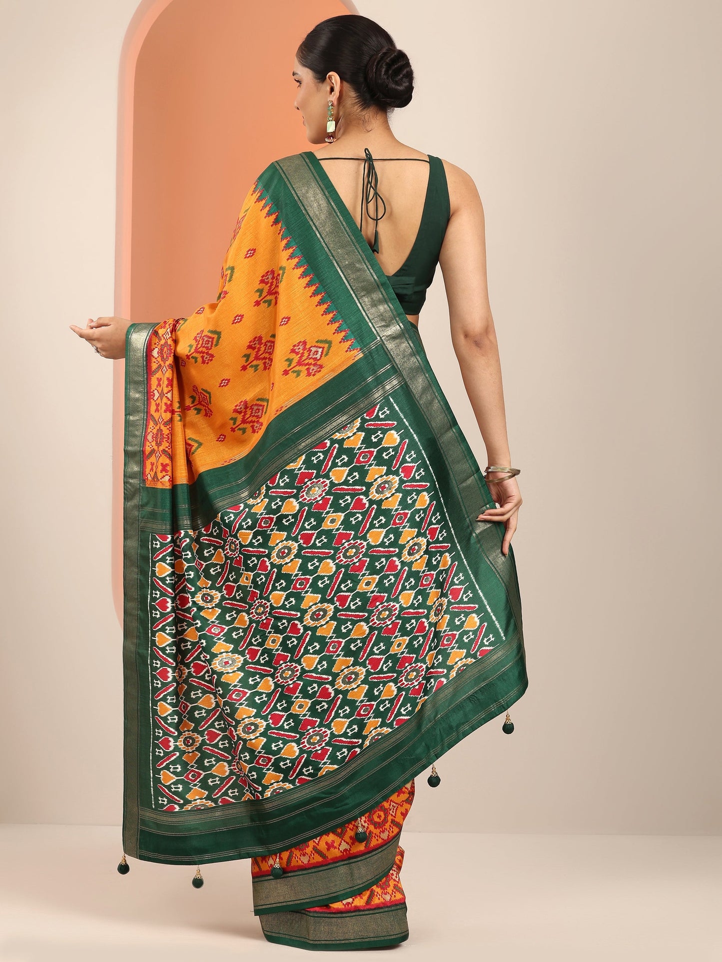 Mustard Kalamkari Printed Silk Blend Saree With Unstitched Blouse Piece