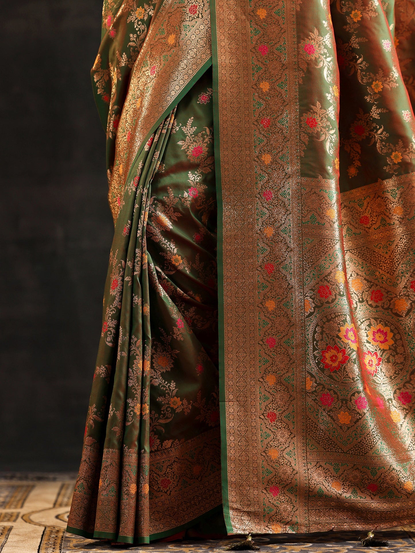 Green Woven Design Silk Blend Saree With Unstitched Blouse Piece