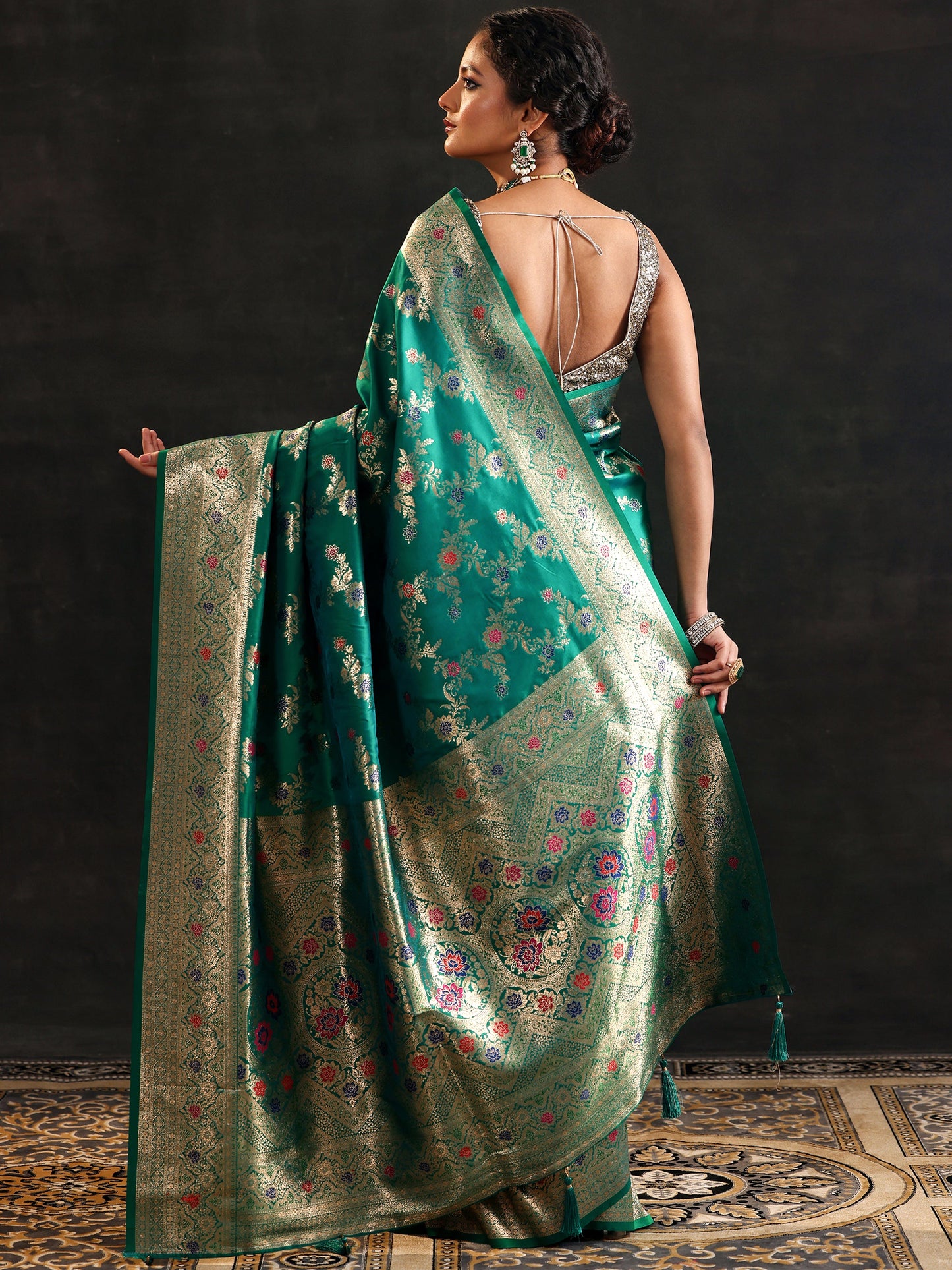 Green Woven Design Silk Blend Saree With Unstitched Blouse Piece