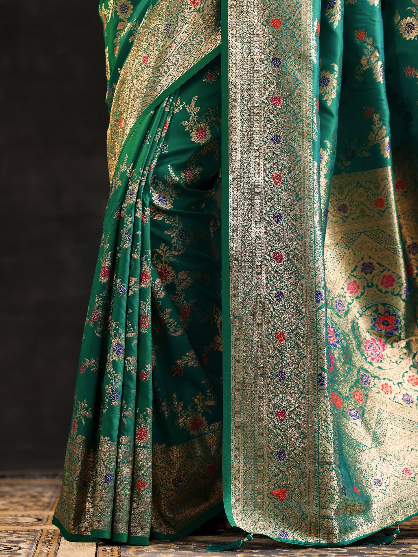 Green Woven Design Silk Blend Saree With Unstitched Blouse Piece