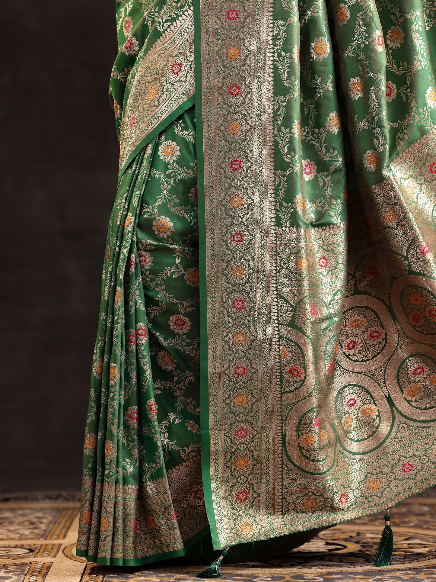 Green Woven Design Silk Blend Saree With Unstitched Blouse Piece