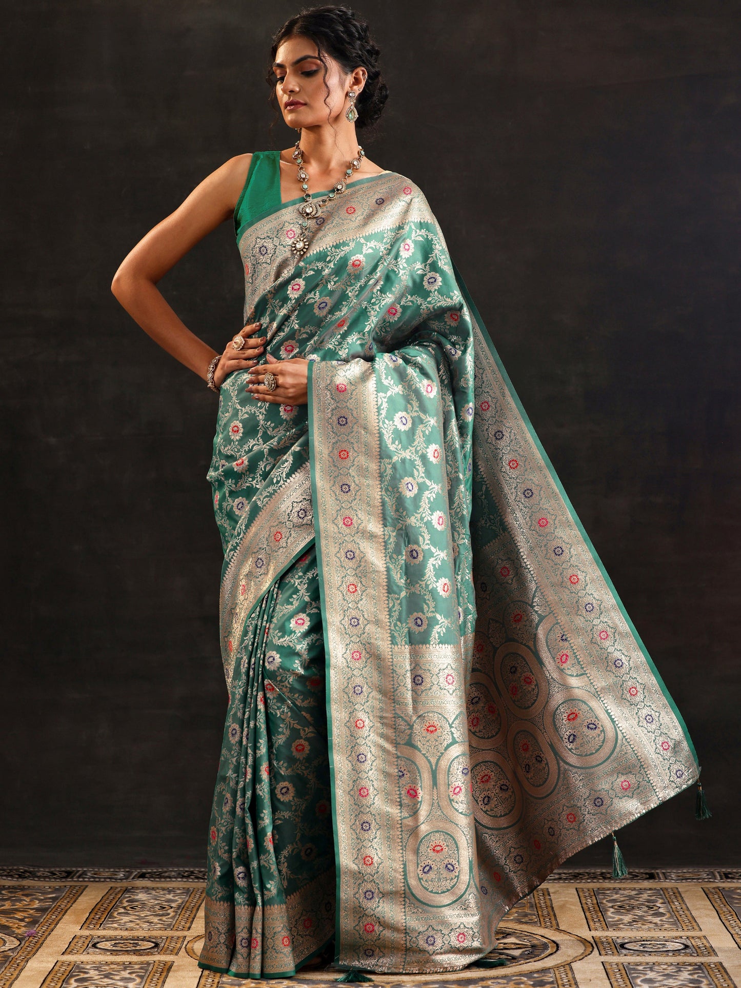Green Woven Design Banarasi Silk Blend Saree With Unstitched Blouse Piece