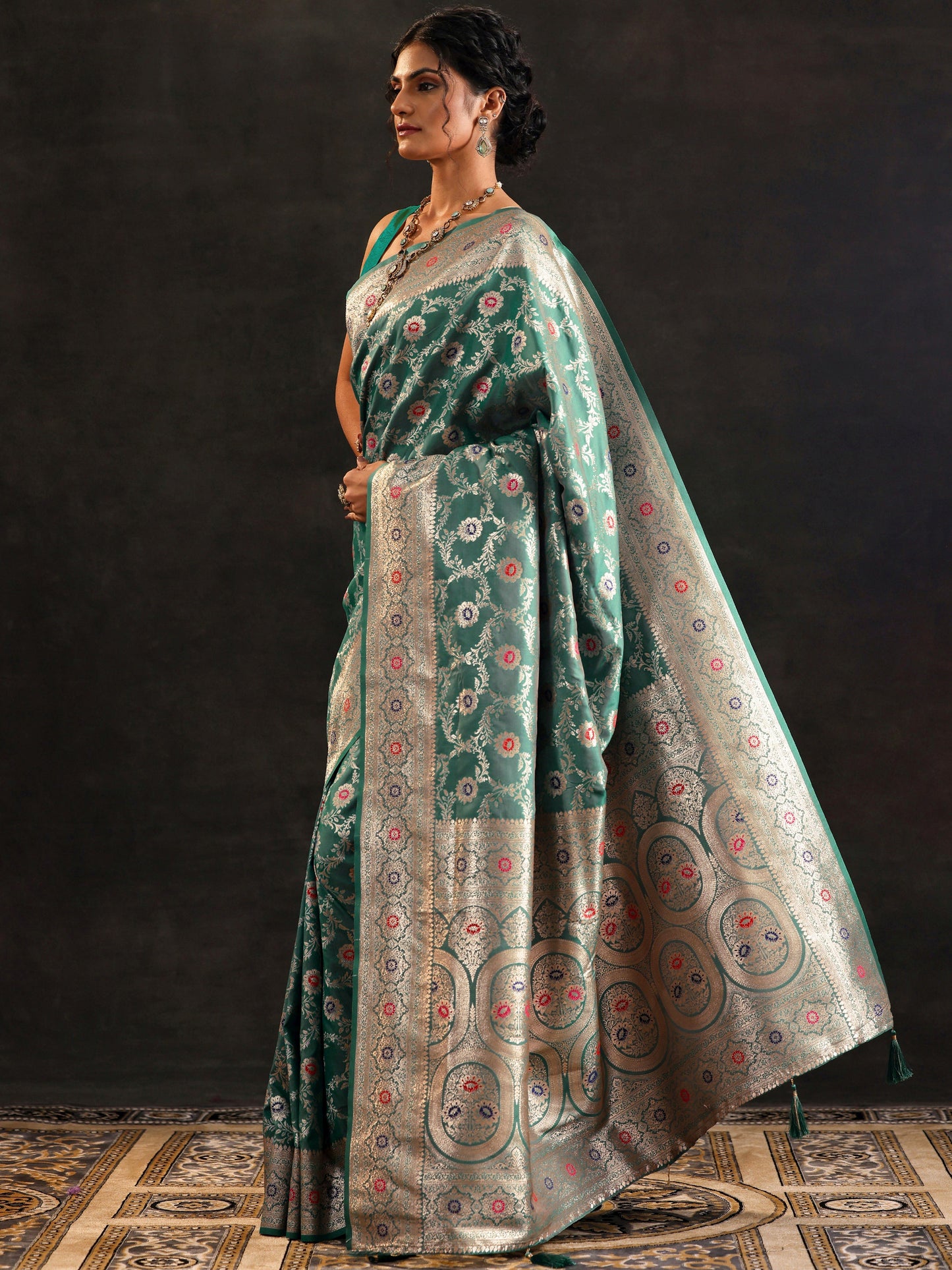 Green Woven Design Banarasi Silk Blend Saree With Unstitched Blouse Piece