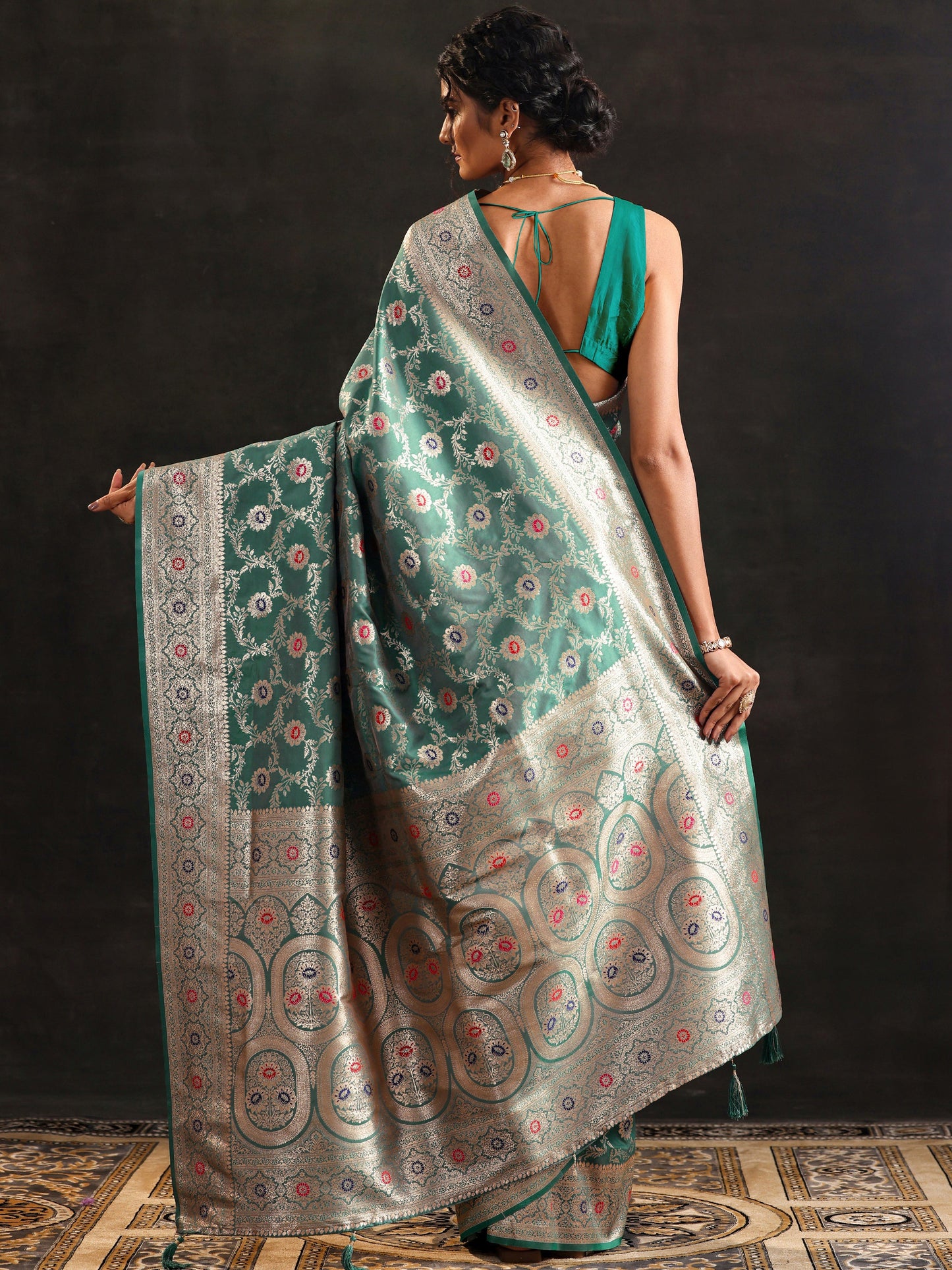 Green Woven Design Banarasi Silk Blend Saree With Unstitched Blouse Piece