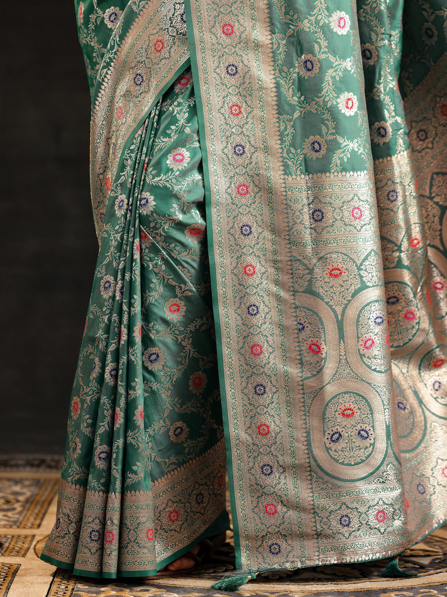 Green Woven Design Banarasi Silk Blend Saree With Unstitched Blouse Piece