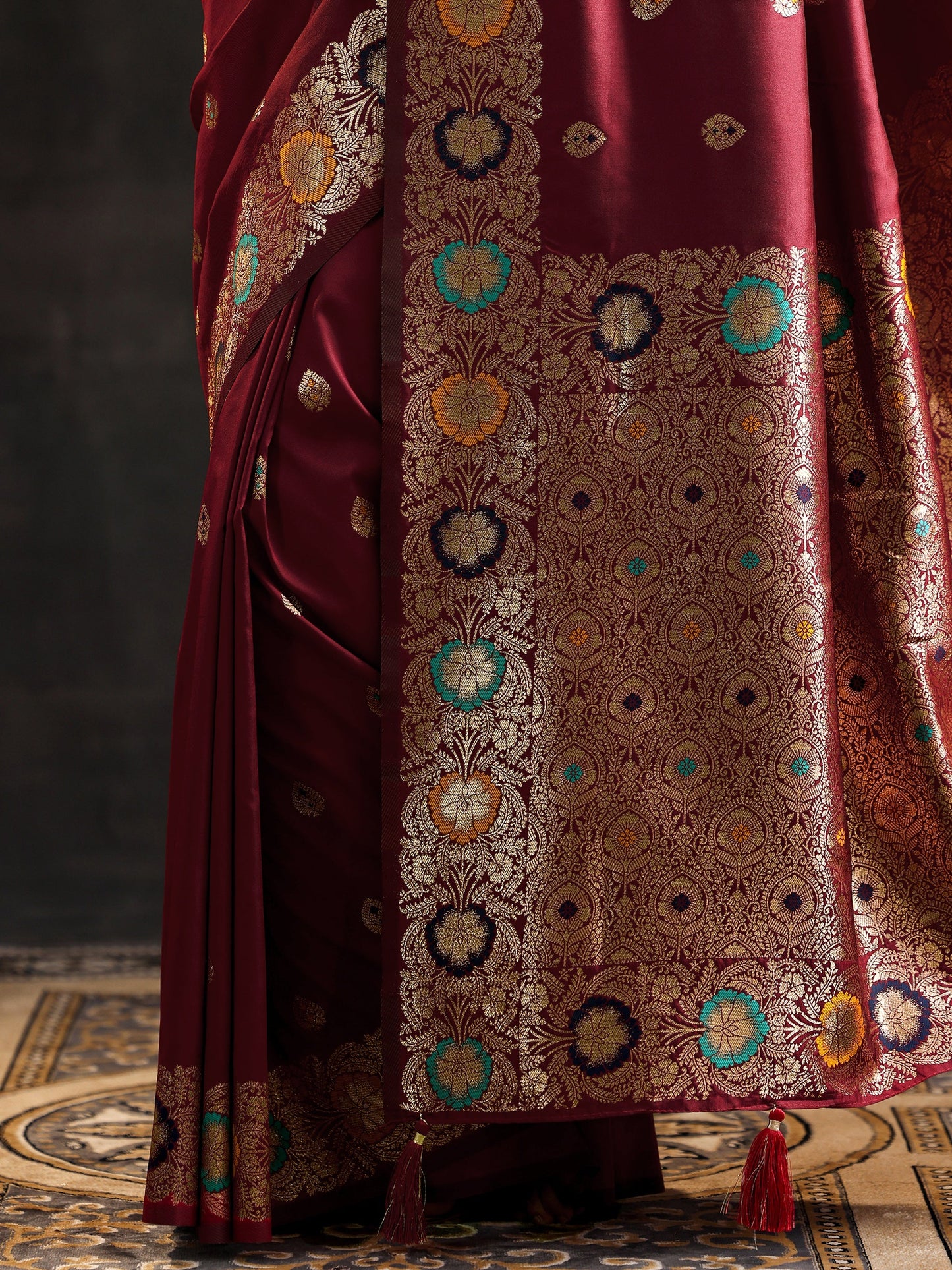 Maroon Woven Design Silk Blend Saree With Unstitched Blouse Piece
