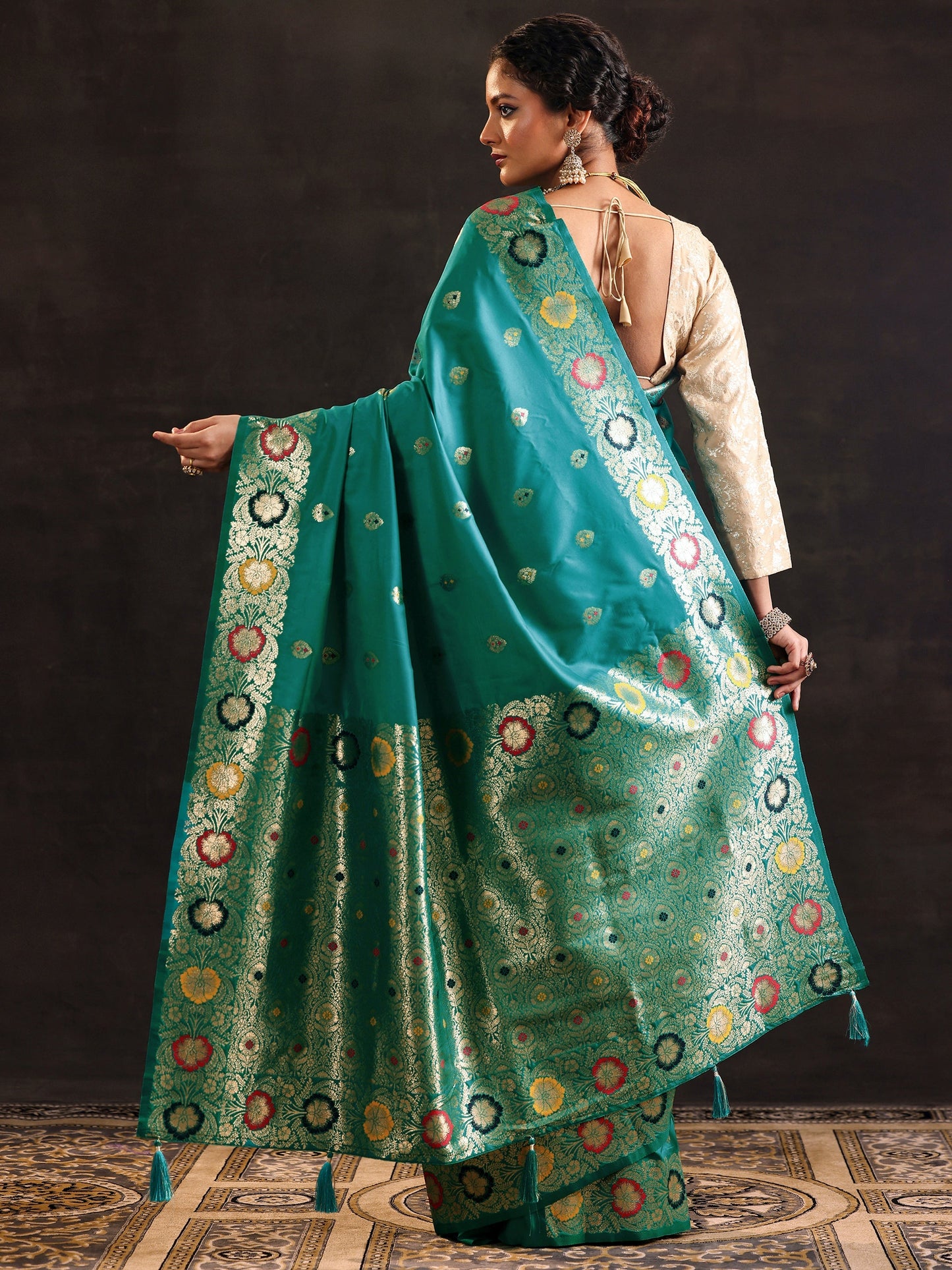 Green Woven Design Silk Blend Saree With Unstitched Blouse Piece