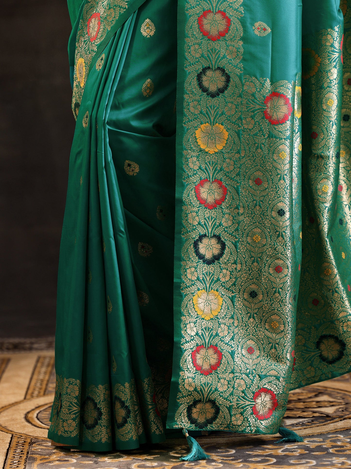 Green Woven Design Silk Blend Saree With Unstitched Blouse Piece
