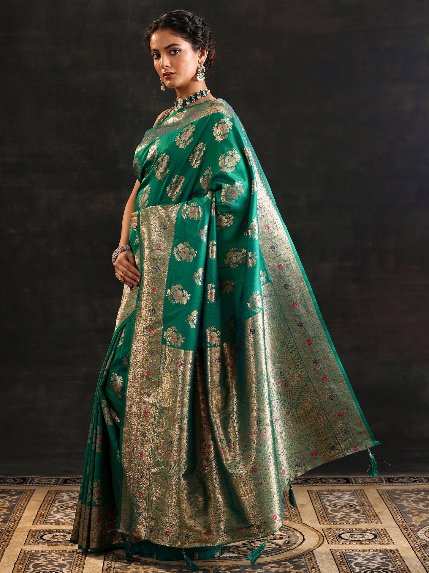 Green Woven Design Silk Blend Saree With Unstitched Blouse Piece