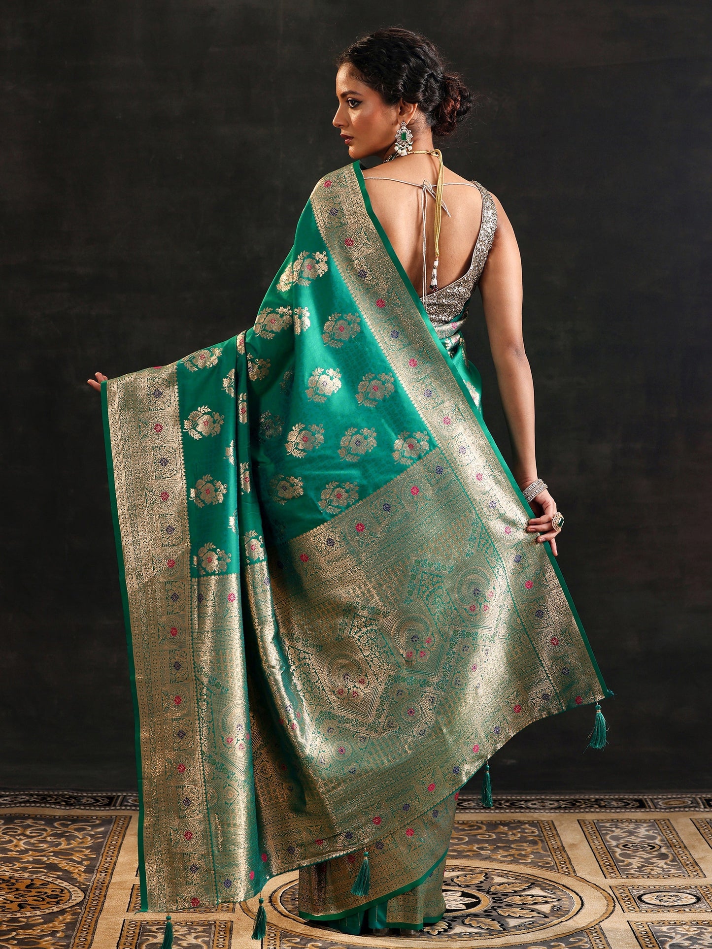Green Woven Design Silk Blend Saree With Unstitched Blouse Piece