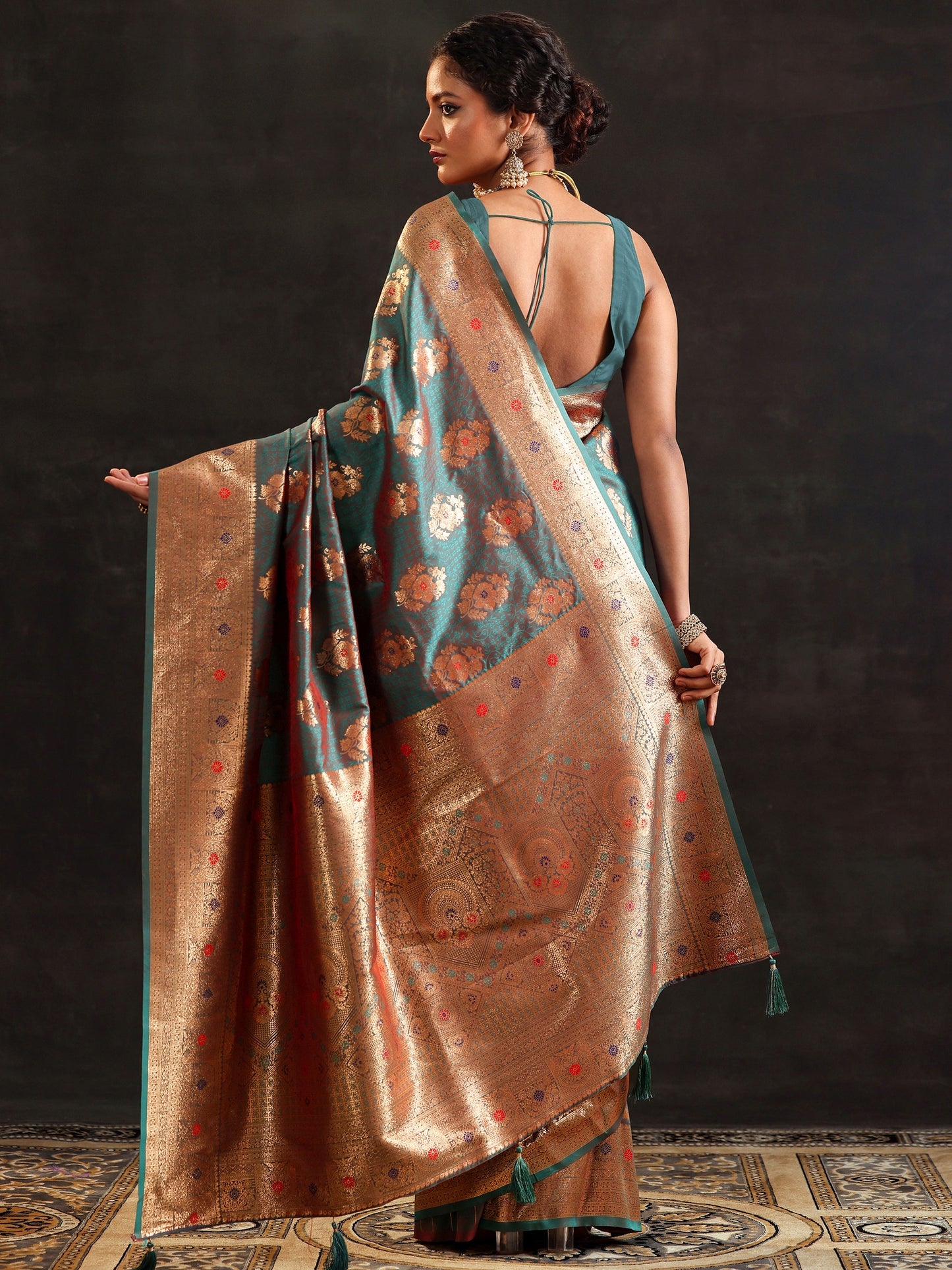 Green Woven Design Banarasi Silk Blend Saree With Unstitched Blouse Piece