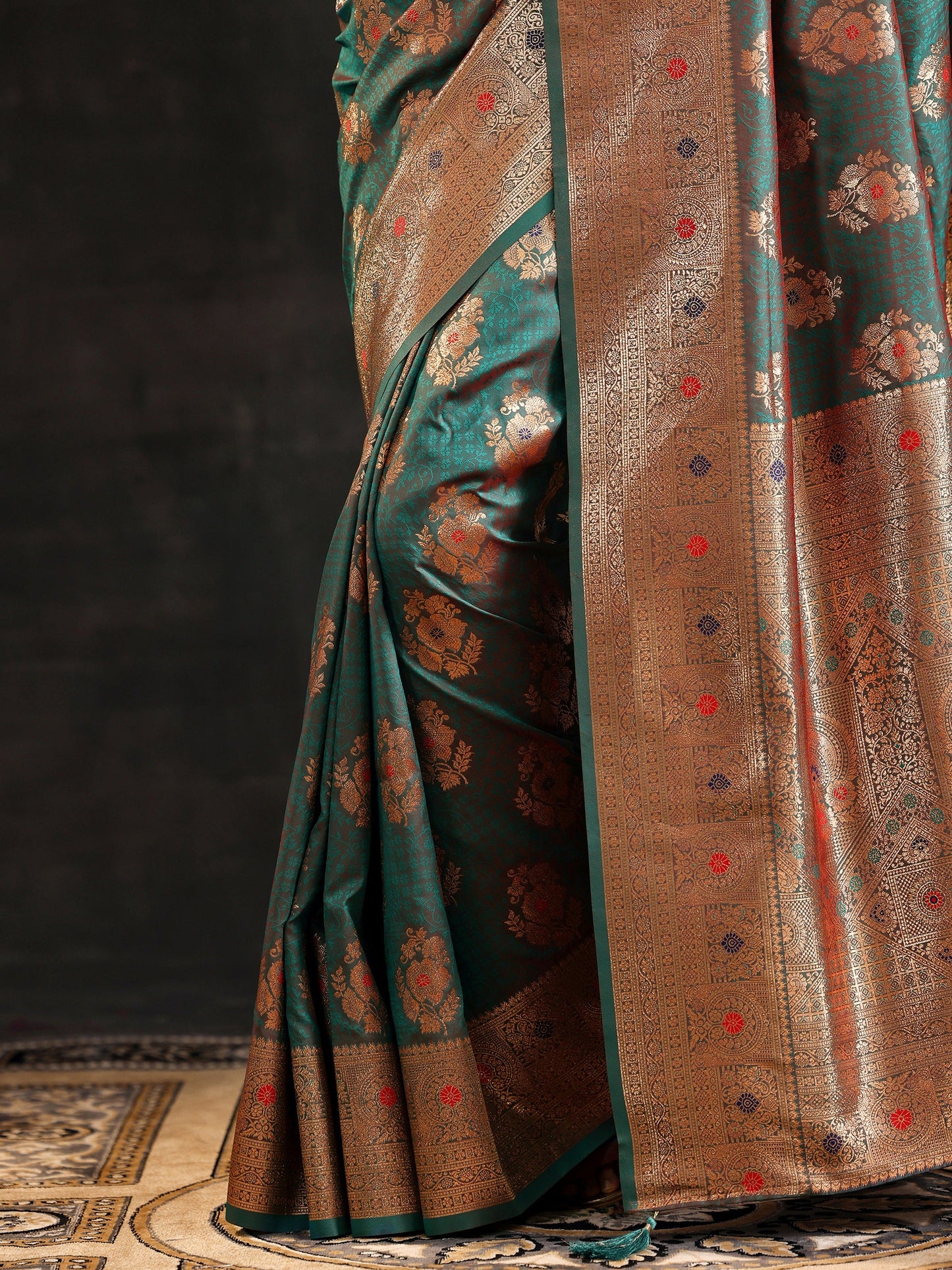 Green Woven Design Banarasi Silk Blend Saree With Unstitched Blouse Piece