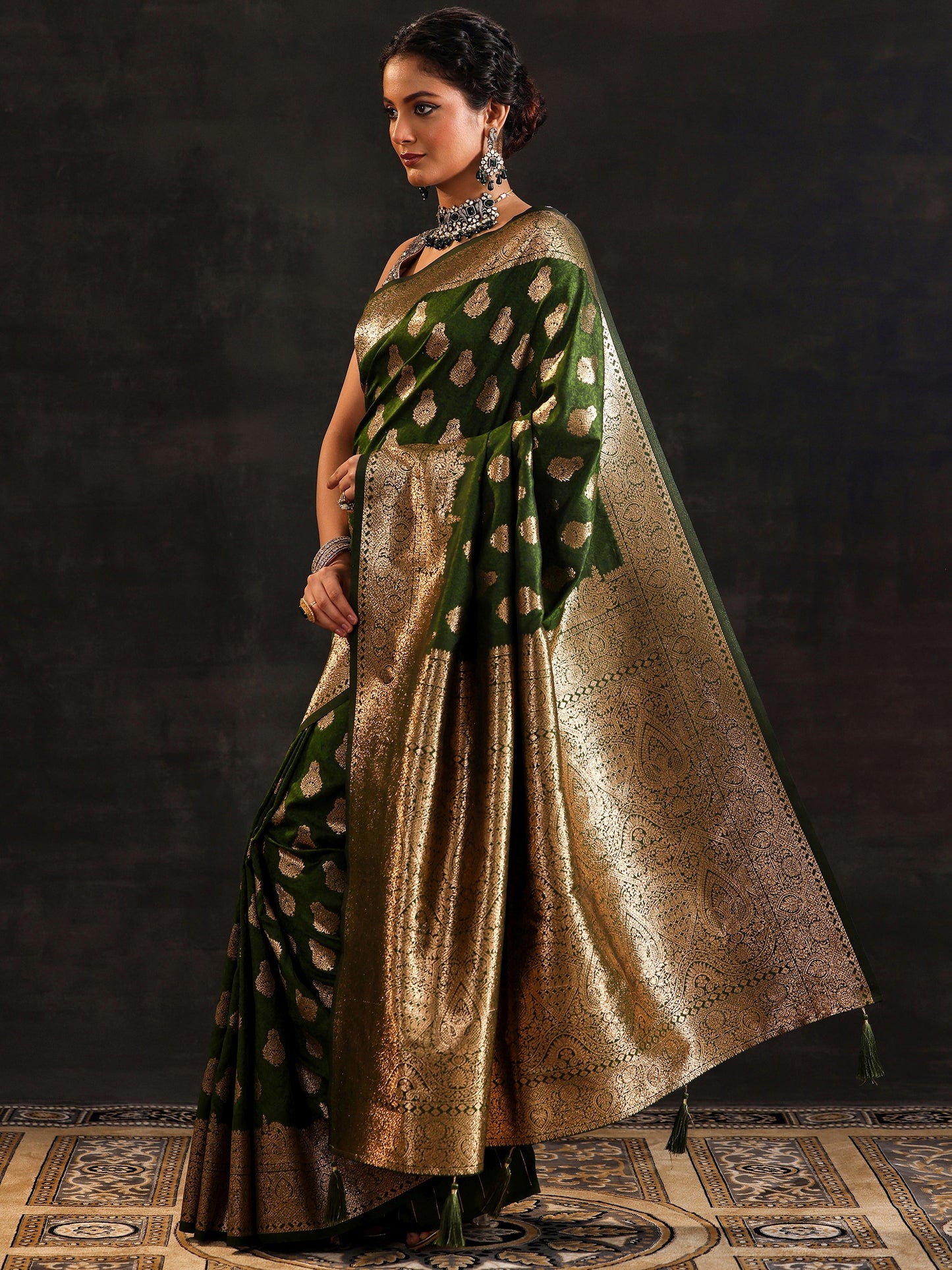 Green Woven Design Silk Blend Saree With Unstitched Blouse Piece
