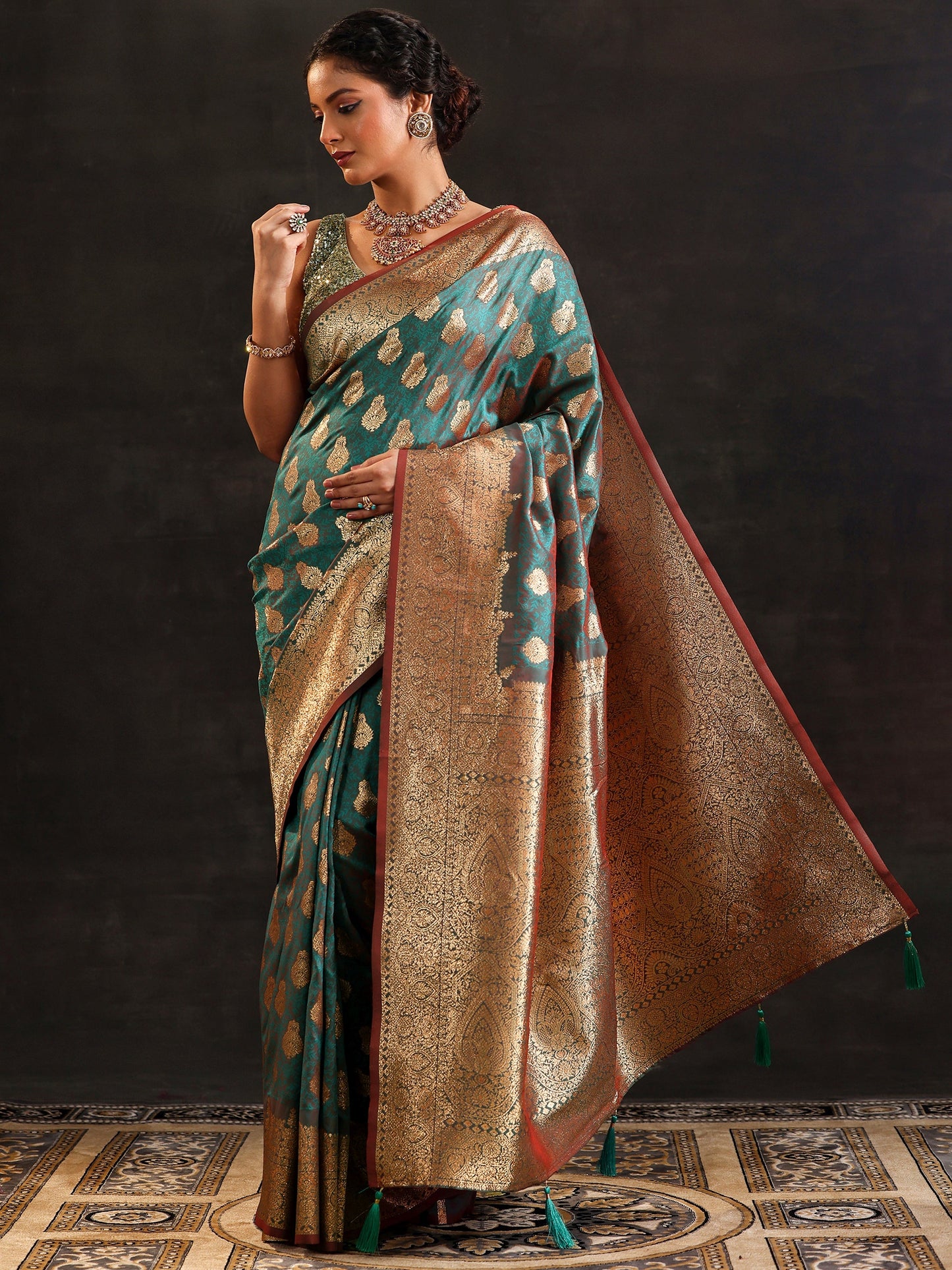 Green Woven Design Silk Blend Saree With Unstitched Blouse Piece