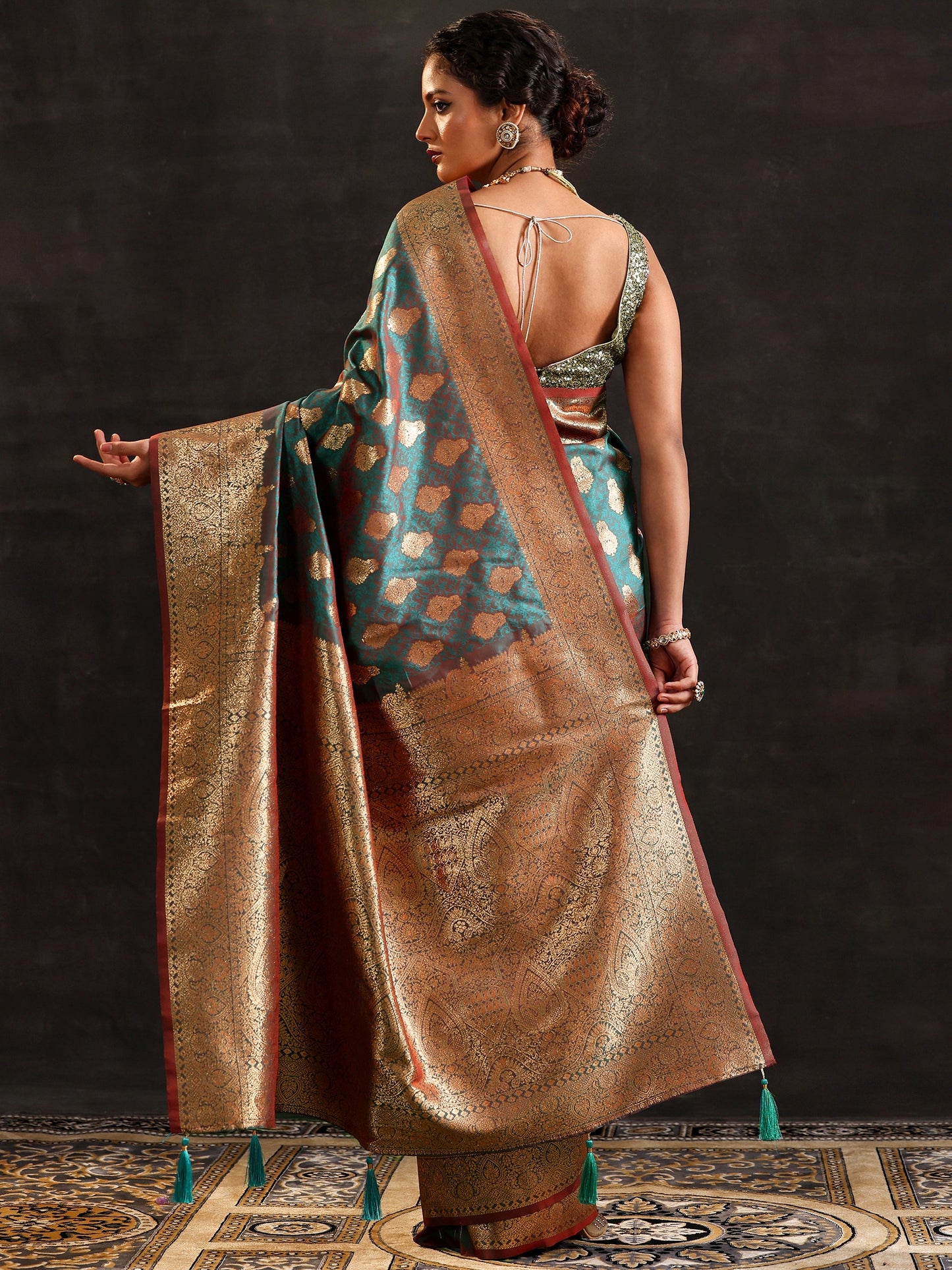 Green Woven Design Silk Blend Saree With Unstitched Blouse Piece