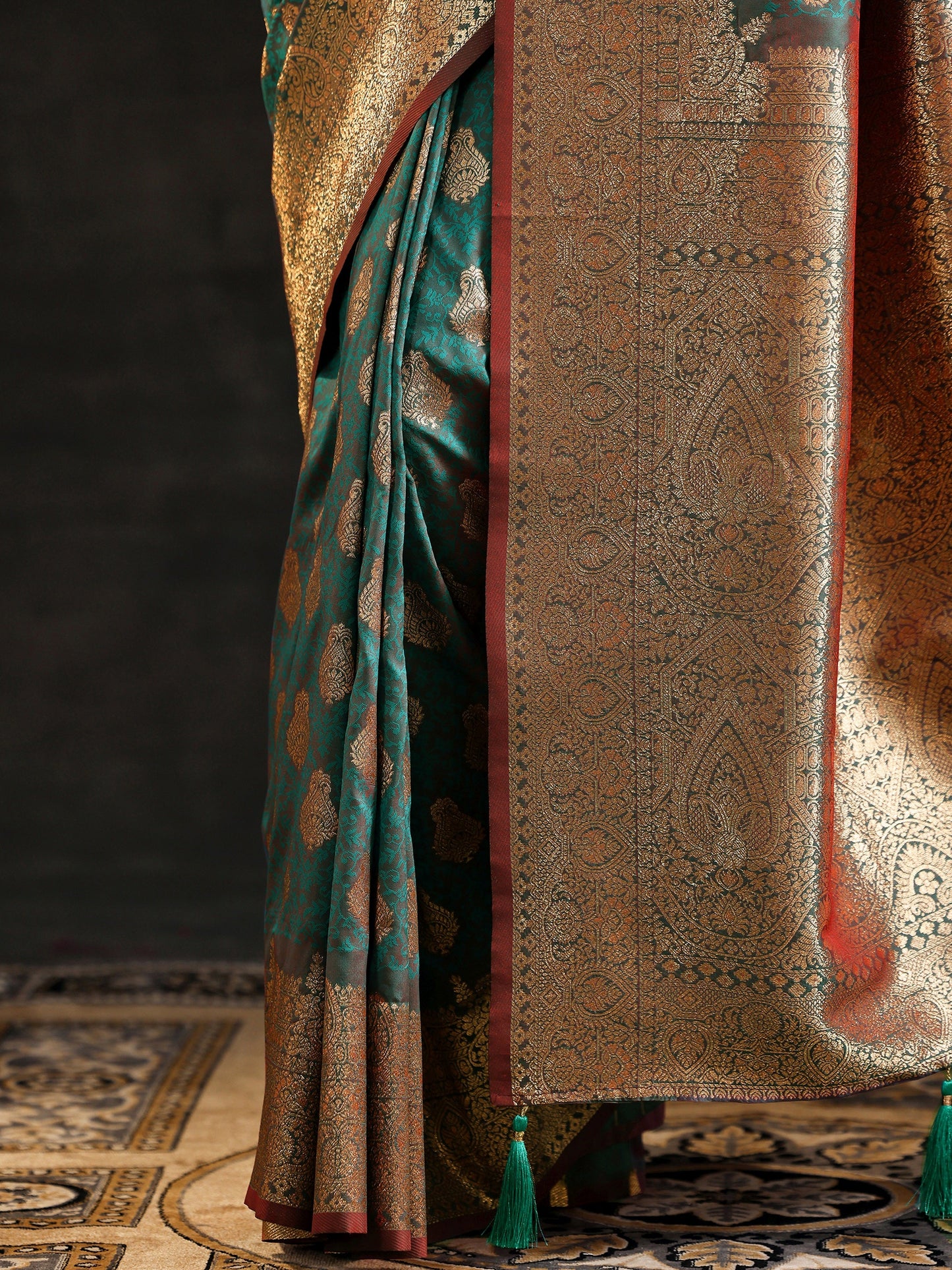 Green Woven Design Silk Blend Saree With Unstitched Blouse Piece