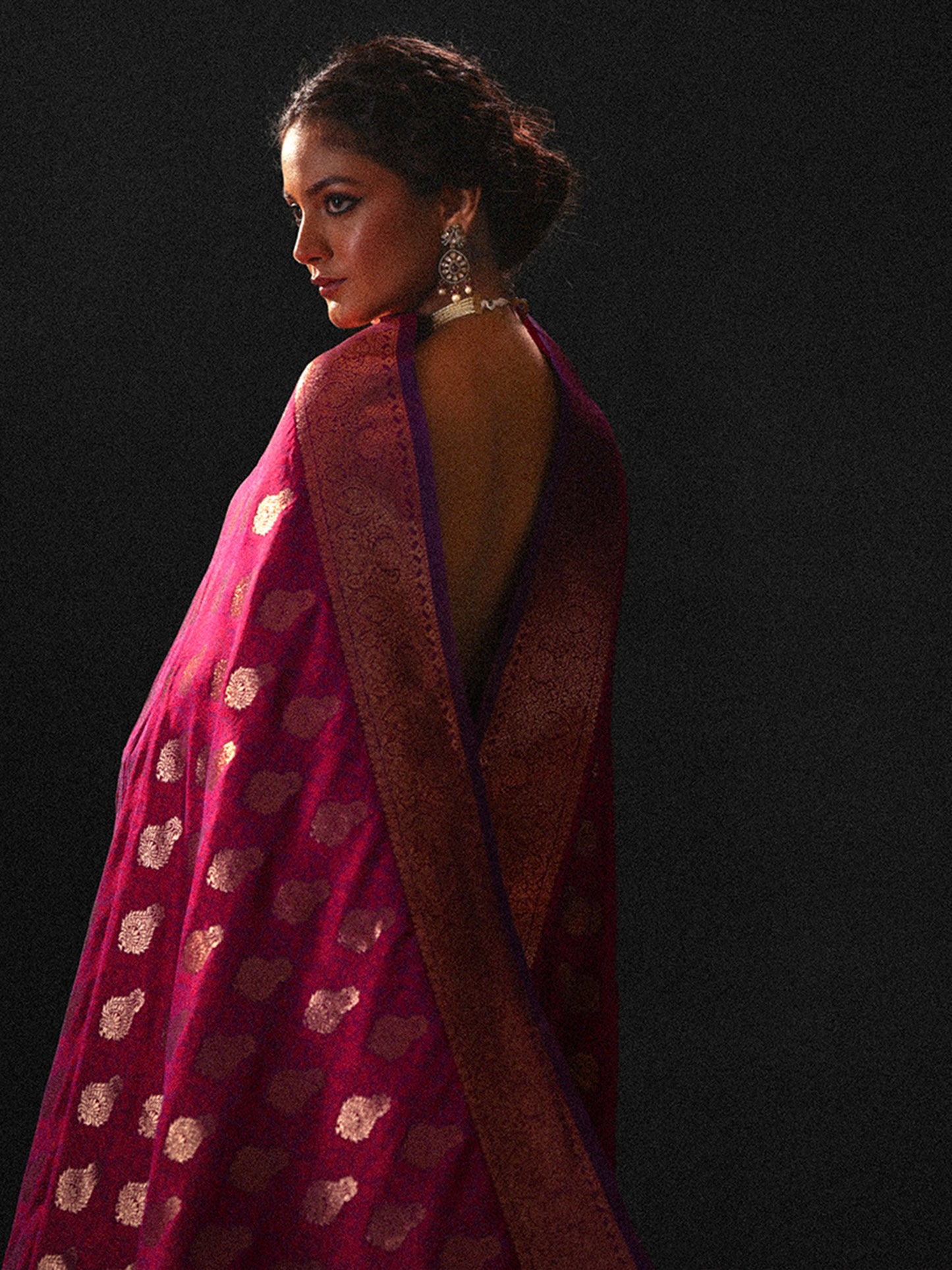 Magenta Woven Design Banarasi Silk Blend Saree With Unstitched Blouse Piece