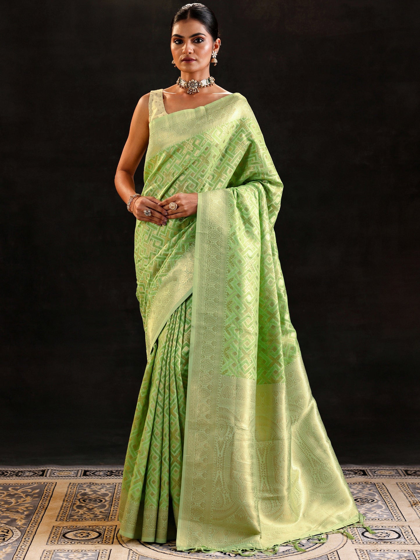 Green Woven Design Banarasi Silk Blend Saree With Unstitched Blouse Piece