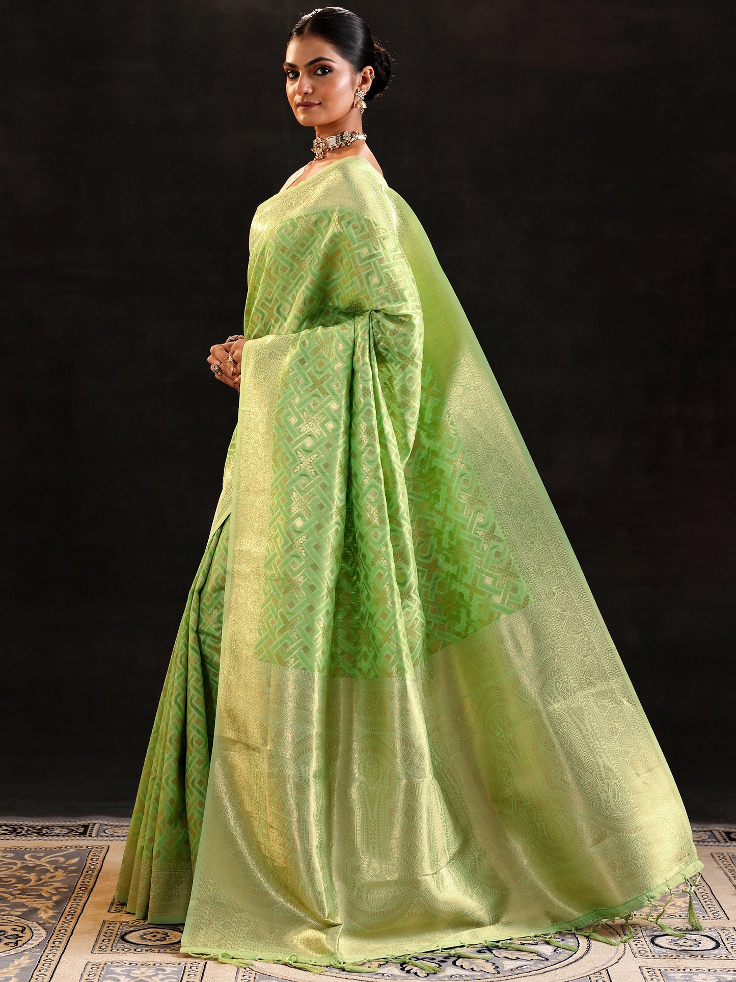 Green Woven Design Silk Blend Saree With Unstitched Blouse Piece
