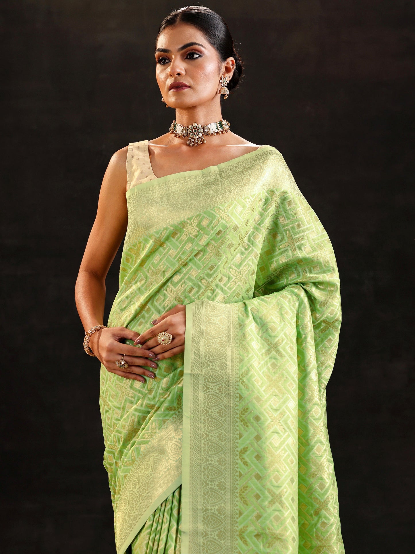 Green Woven Design Banarasi Silk Blend Saree With Unstitched Blouse Piece