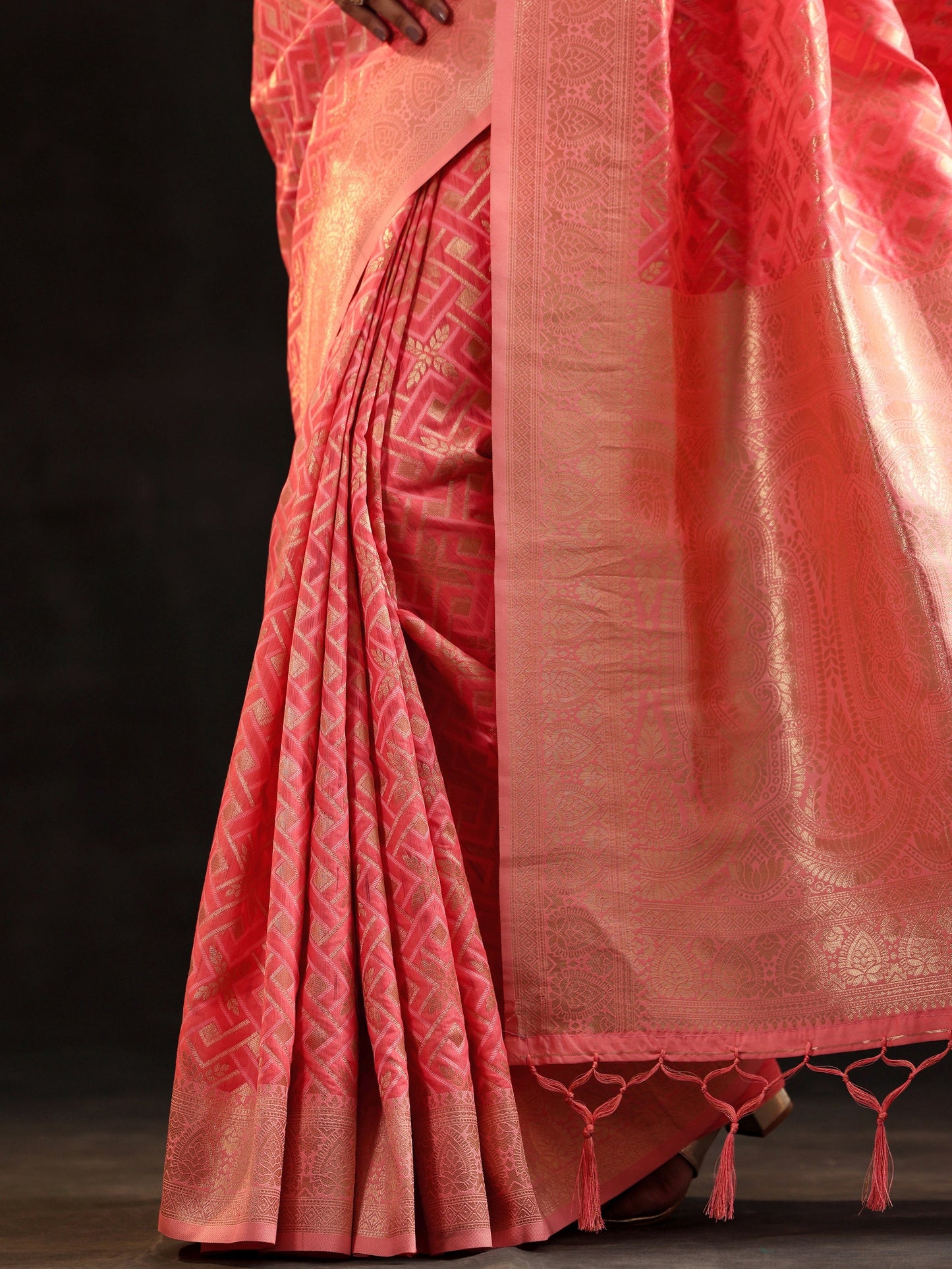 Peach Woven Design Silk Blend Saree With Unstitched Blouse Piece
